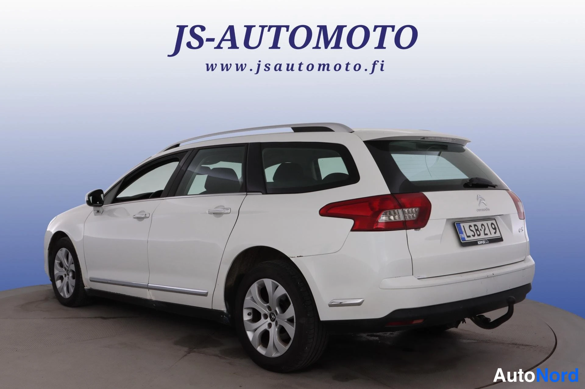 Vit Citroen C5 2013, snett bakifrån, bild 6