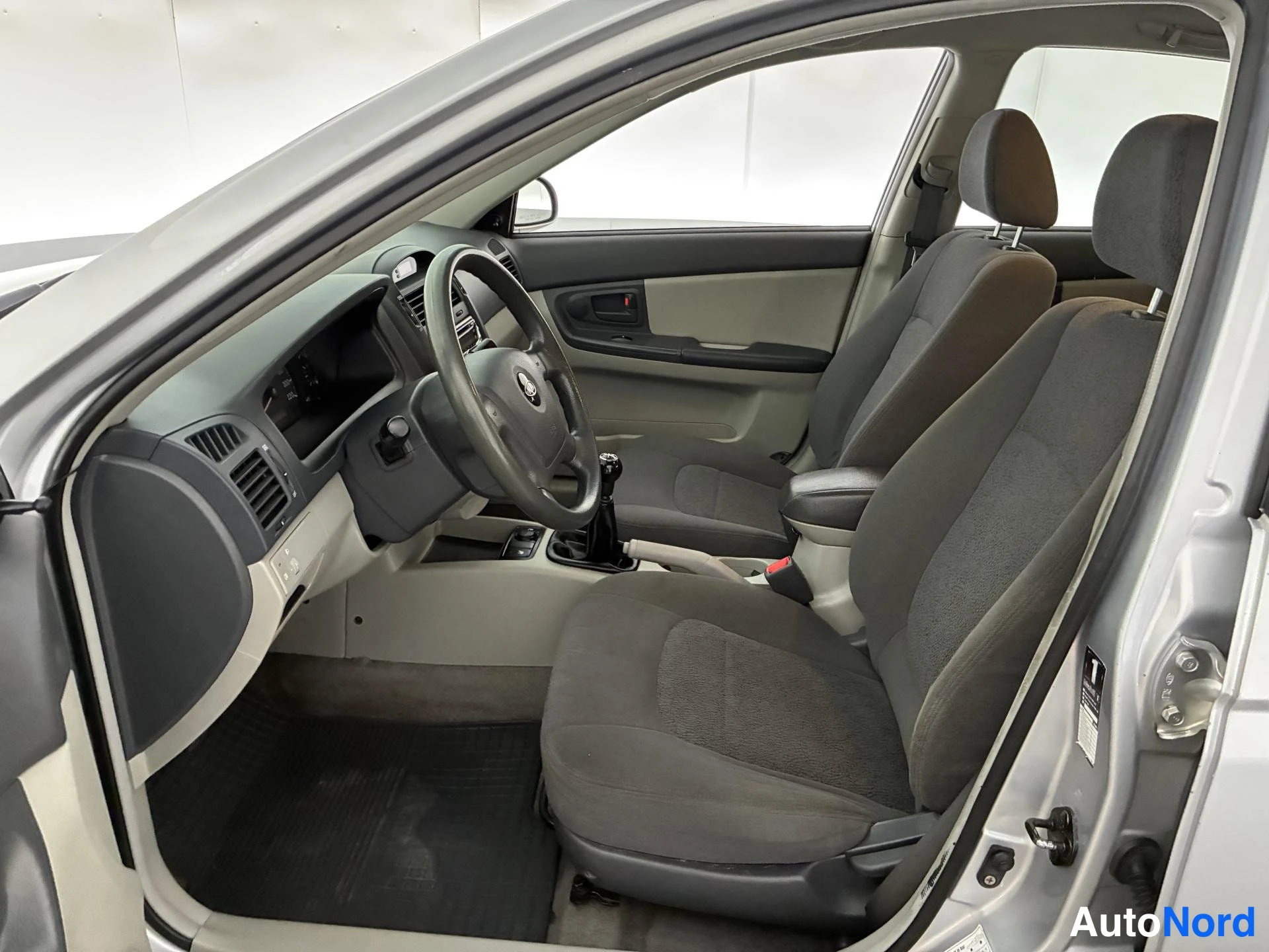 Harmaa Kia Cerato 2005, ohjaamo, kuva 10
