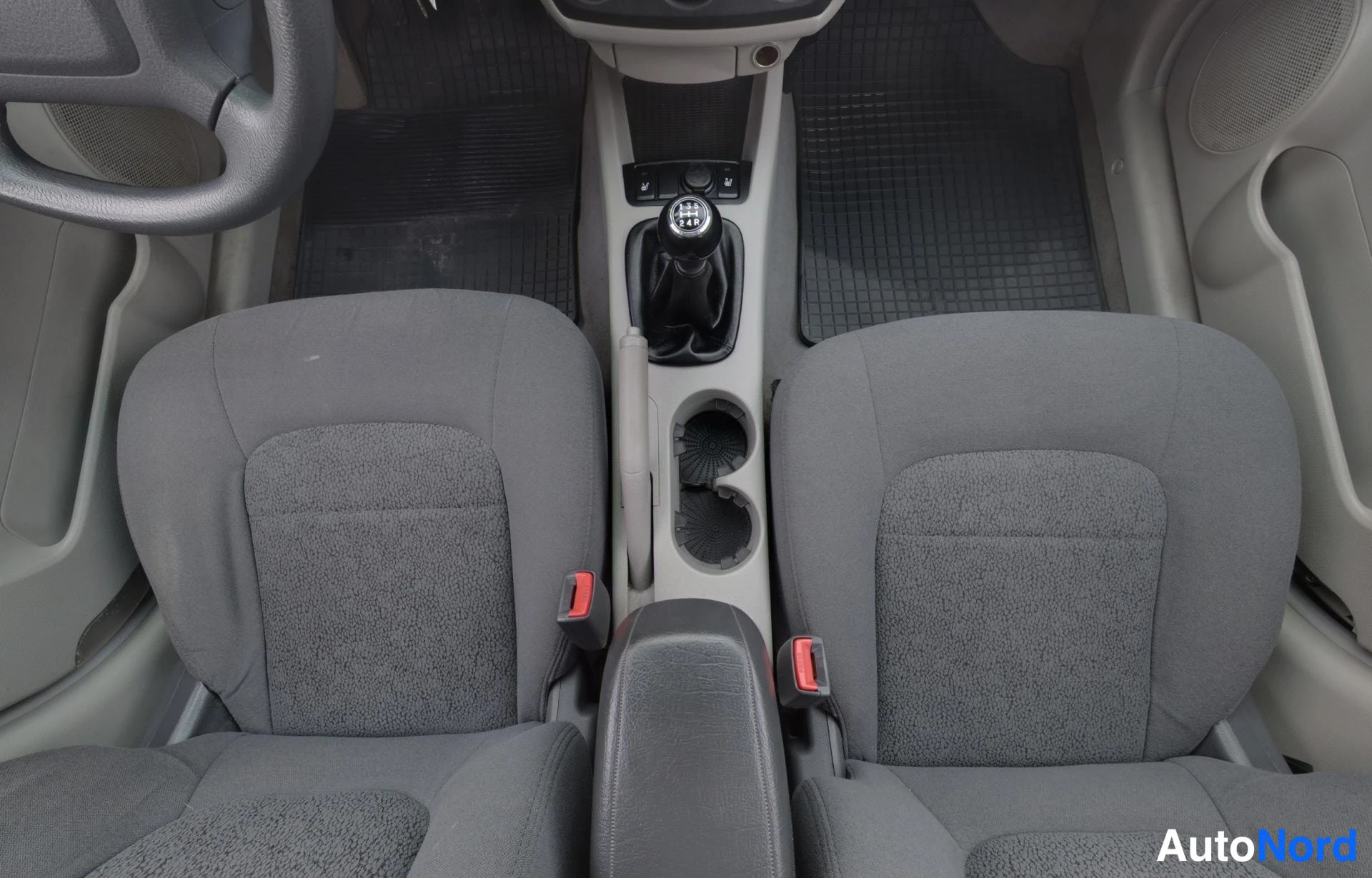 Harmaa Kia Cerato 2005, etuistuimet, kuva 12