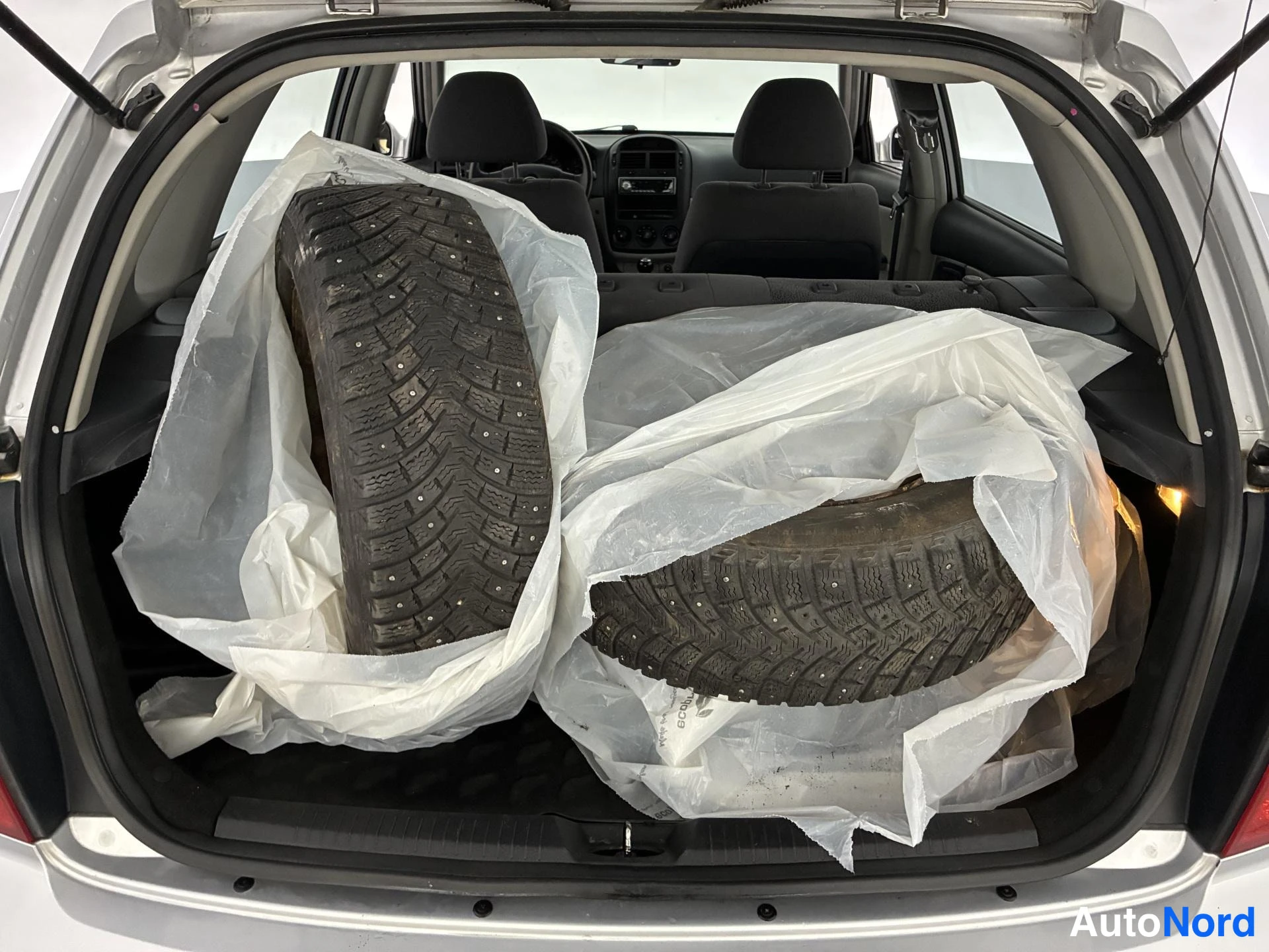 Harmaa Kia Cerato 2005, tavaratila, kuva 15