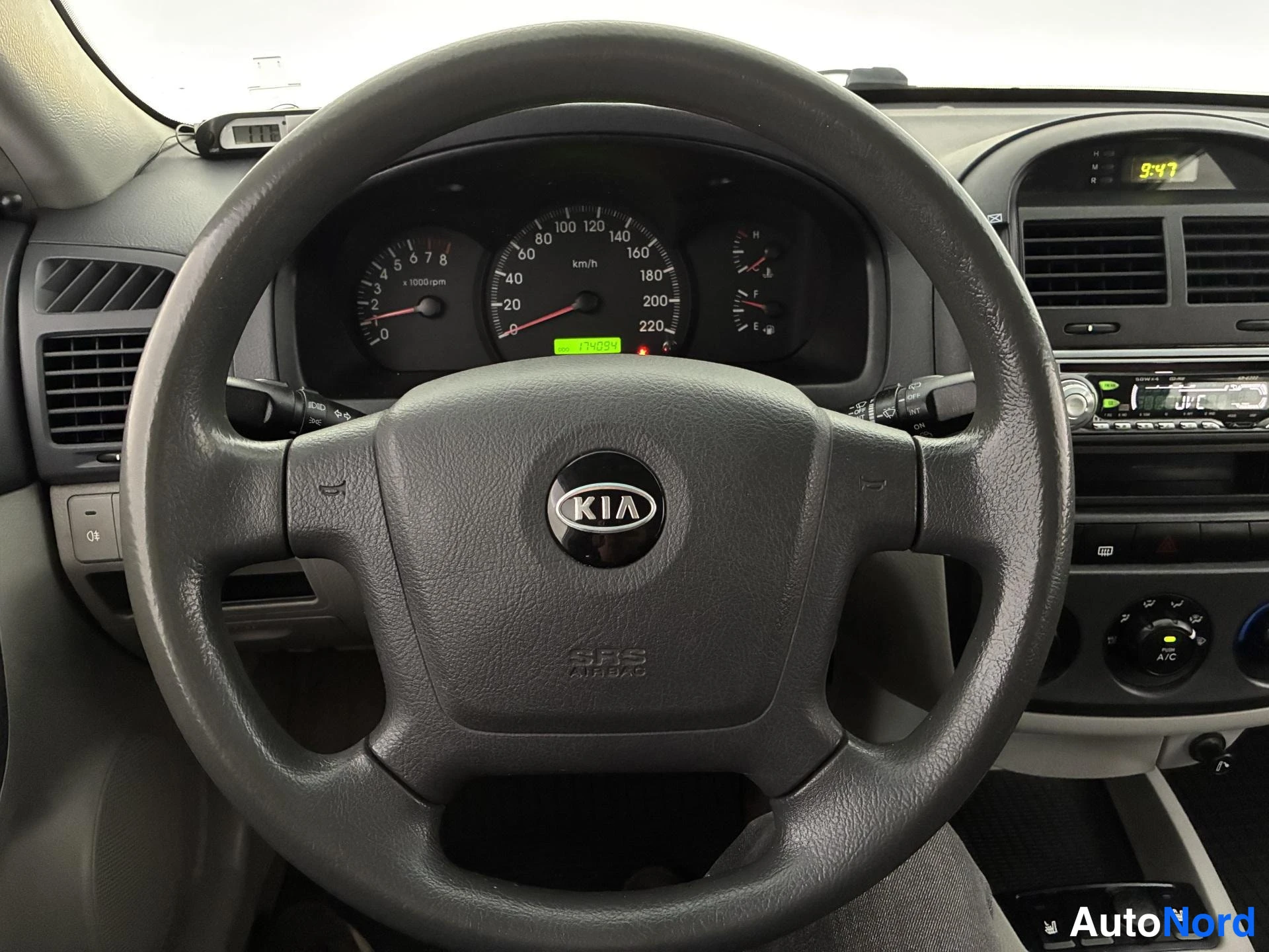 Harmaa Kia Cerato 2005, yksityiskohta, kuva 16