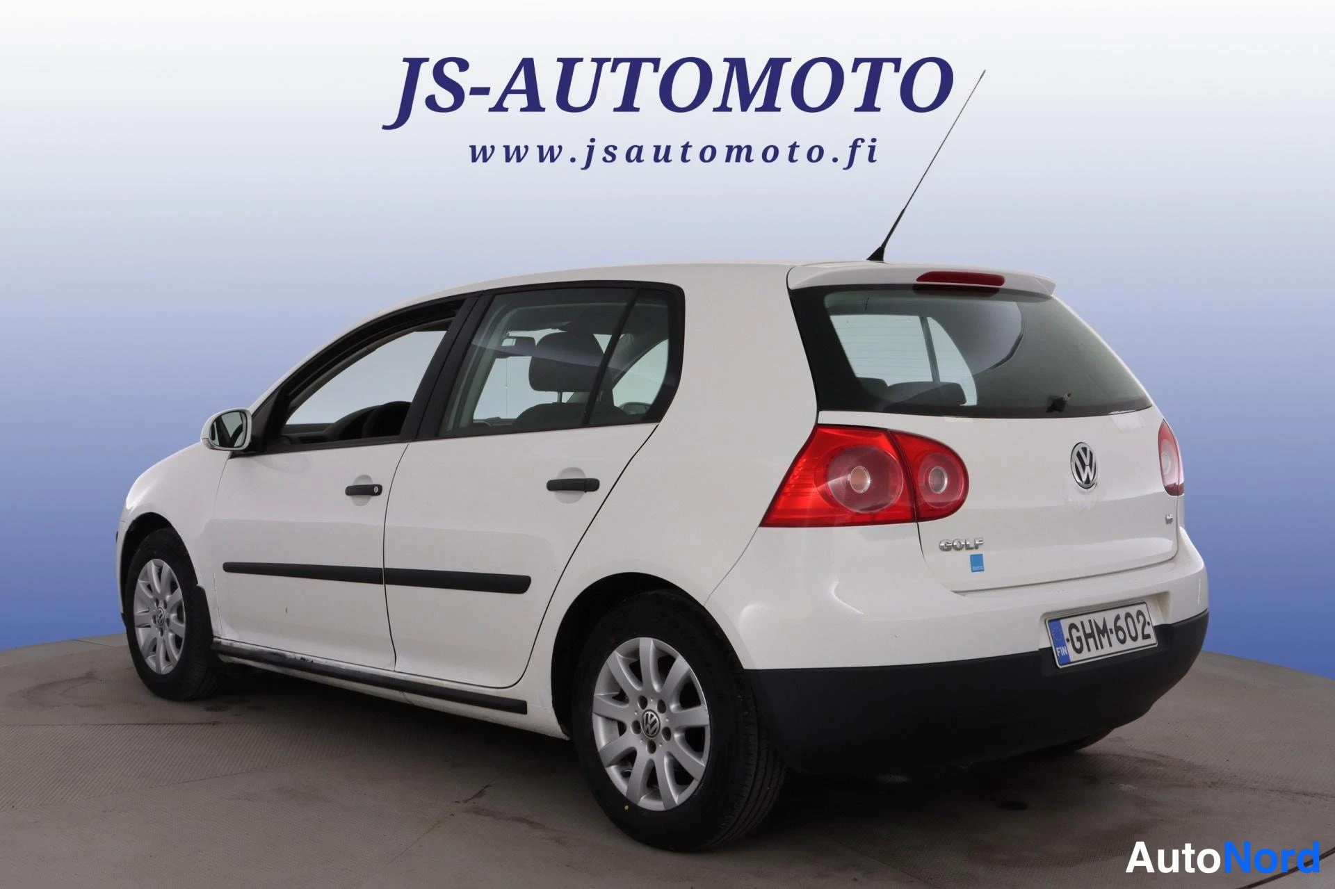 Valkoinen Volkswagen Golf 2007, takaviisto, kuva 6