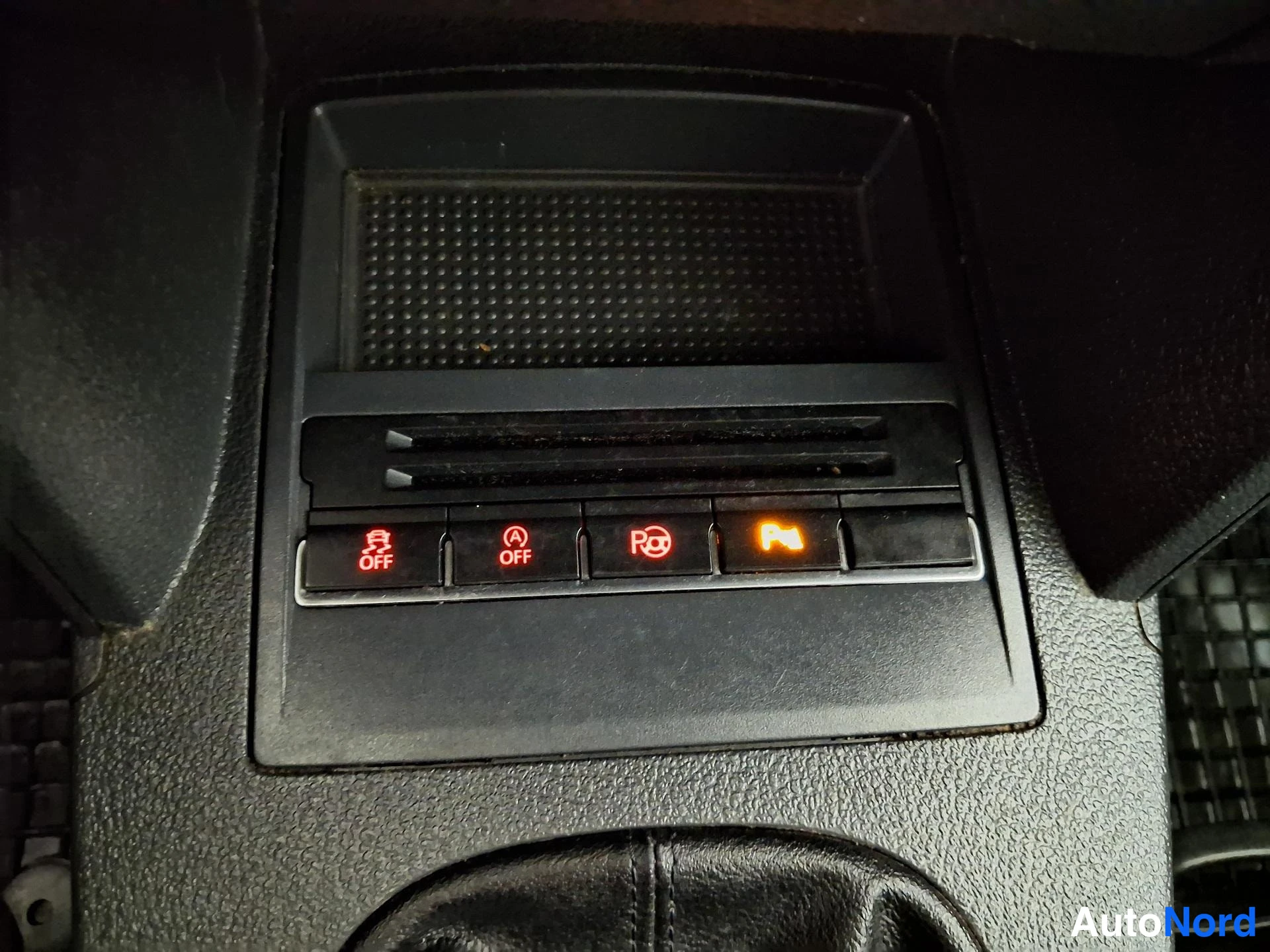 Musta Volkswagen Touran 2011, yksityiskohta, kuva 21