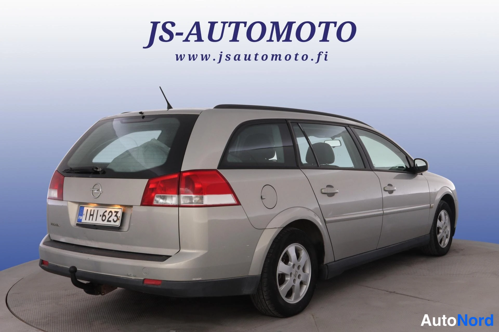 Brun Opel Vectra 2005, snett bakifrån, bild 5