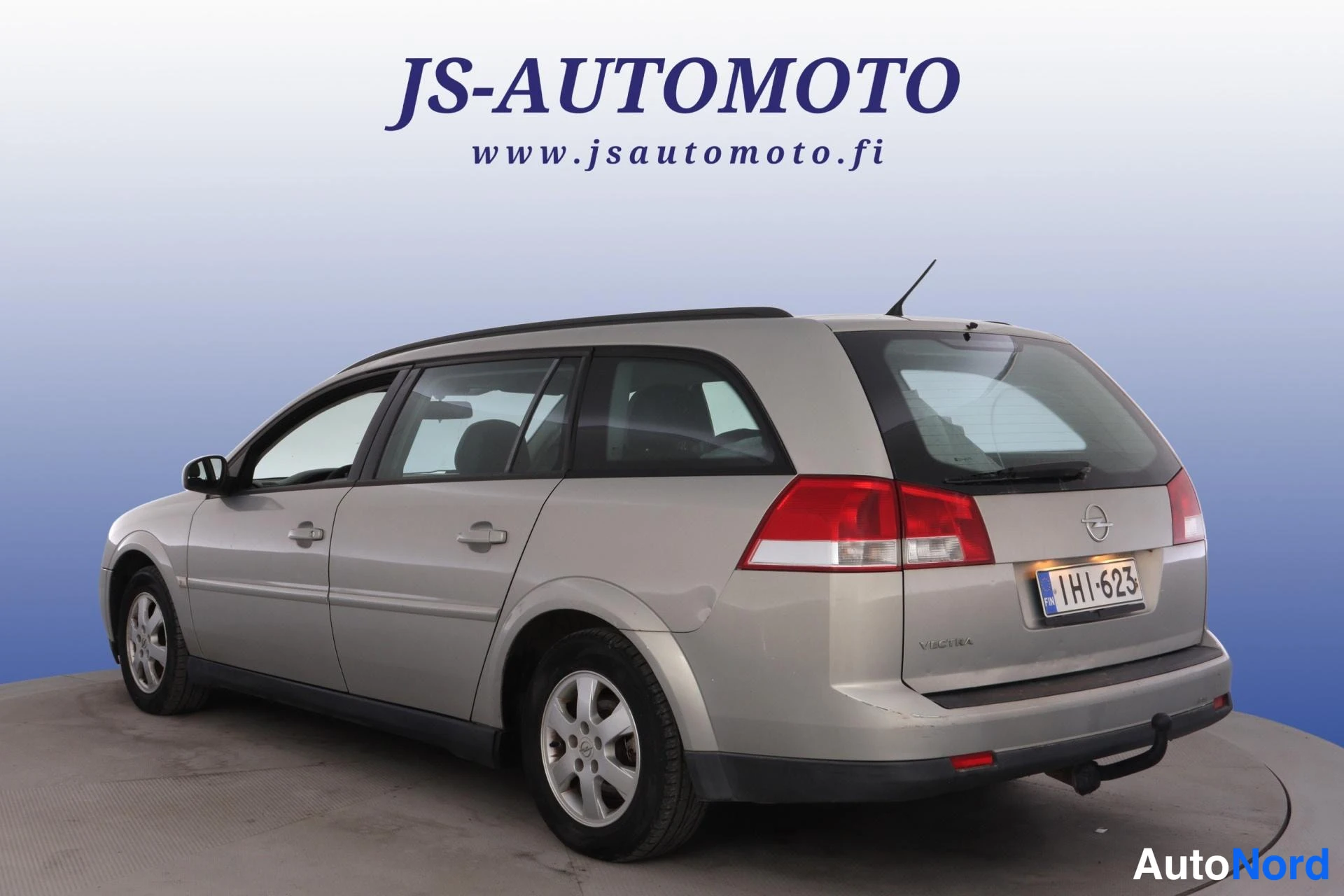 Brun Opel Vectra 2005, snett bakifrån, bild 6