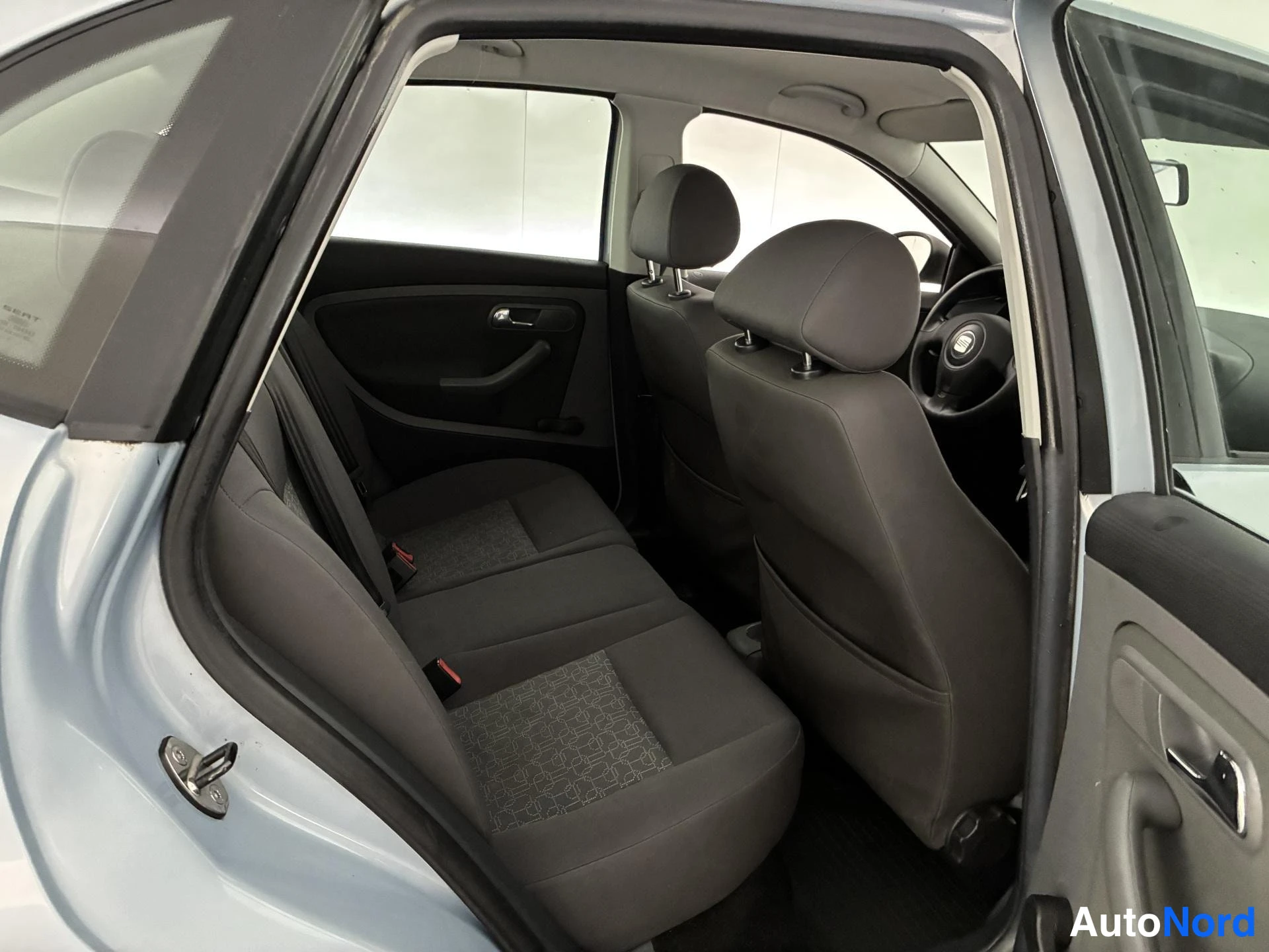Sininen Seat Cordoba 2006, takaistuimet, kuva 13