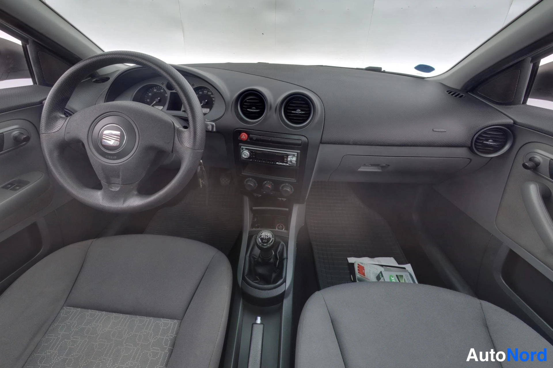 Sininen Seat Cordoba 2006, ohjaamo, kuva 8