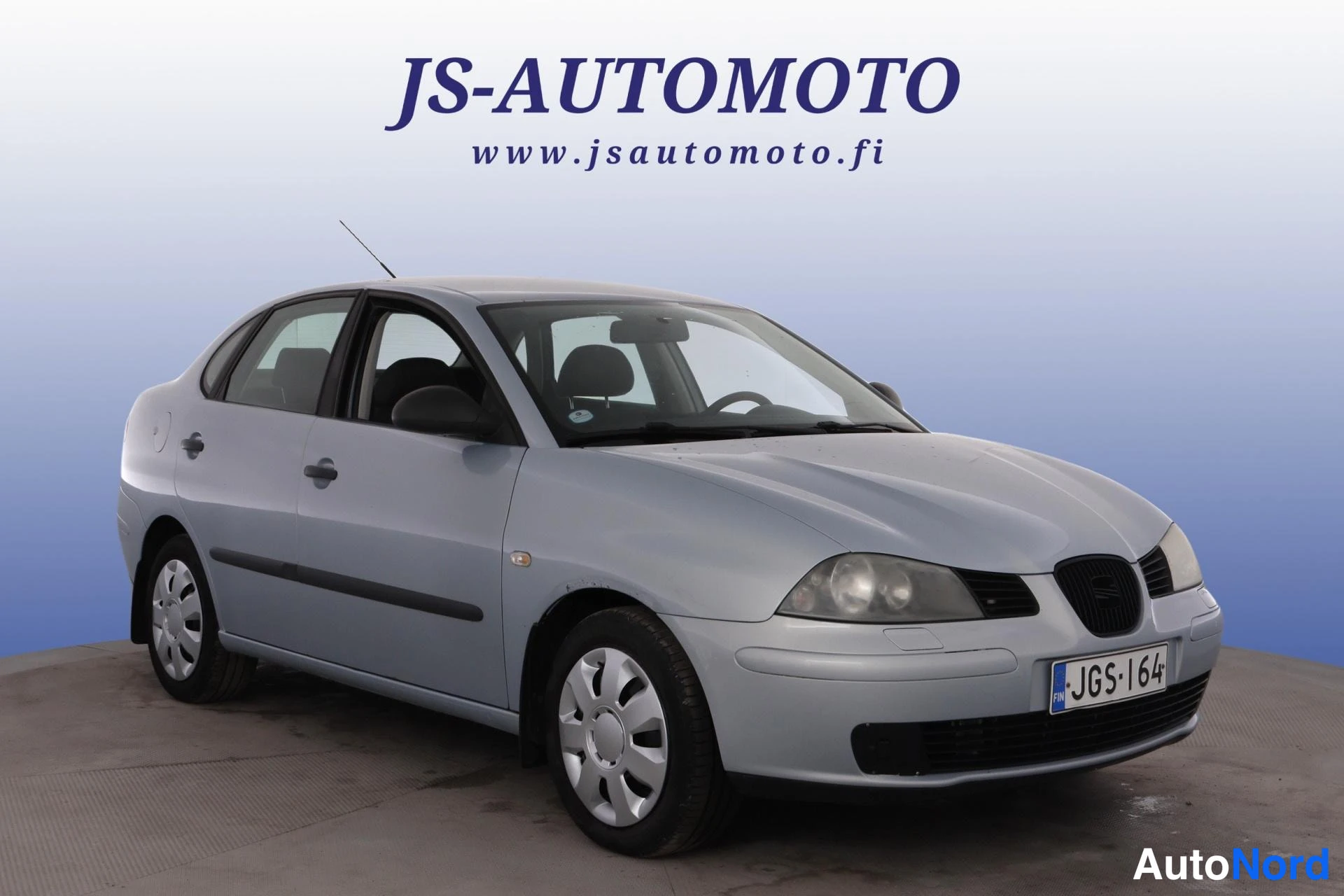 Sininen Seat Cordoba 2006, etuviisto, keula oikealle, kuva 2