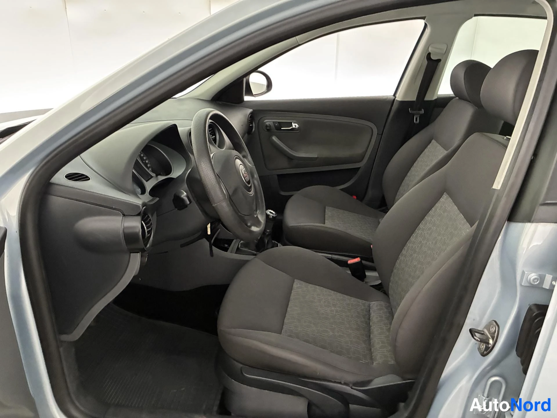 Sininen Seat Cordoba 2006, etuistuimet, kuva 10