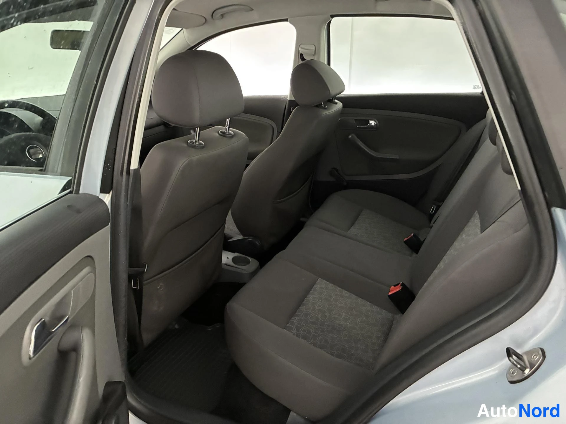 Sininen Seat Cordoba 2006, takaistuimet, kuva 12