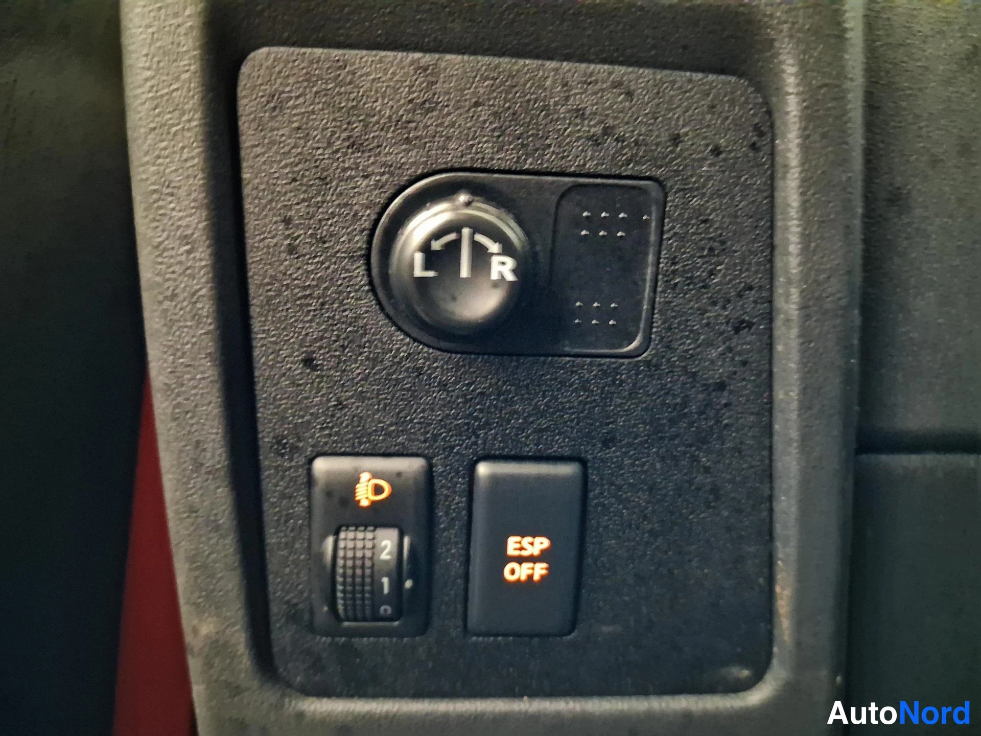Punainen Nissan Qashqai 2007, yksityiskohta, kuva 20