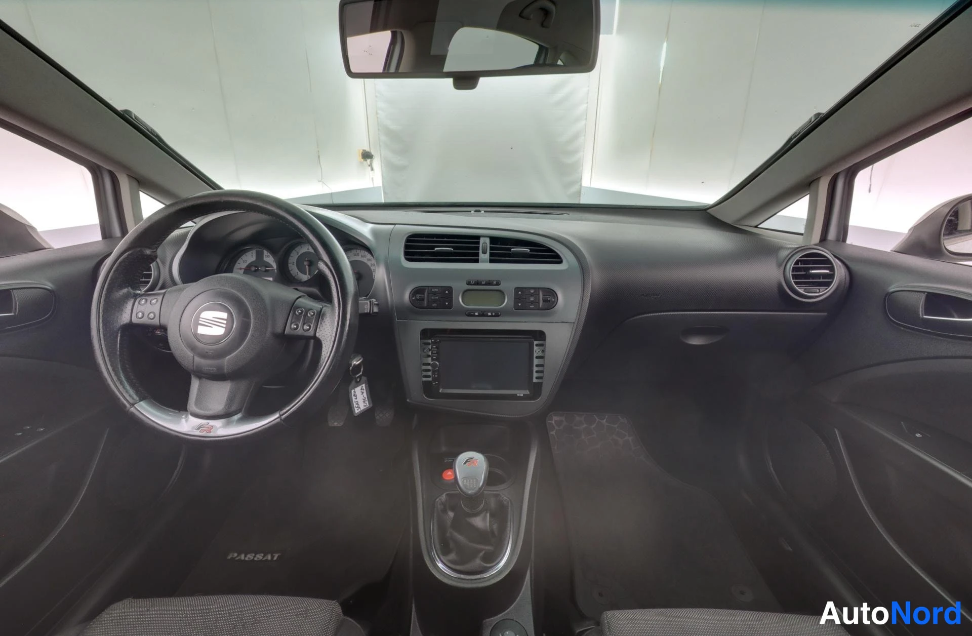 Harmaa Seat Leon 2007, ohjaamo, kuva 8