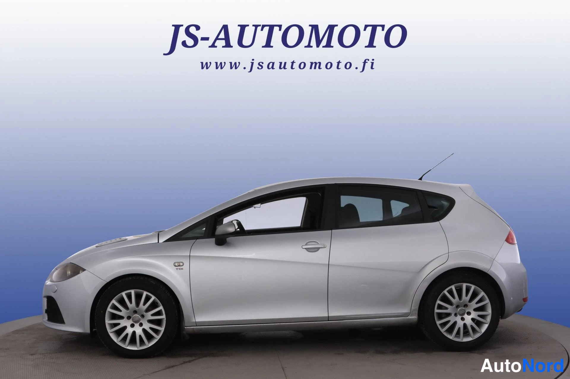 Harmaa Seat Leon 2007, etuviisto, keula vasemmalle, kuva 2