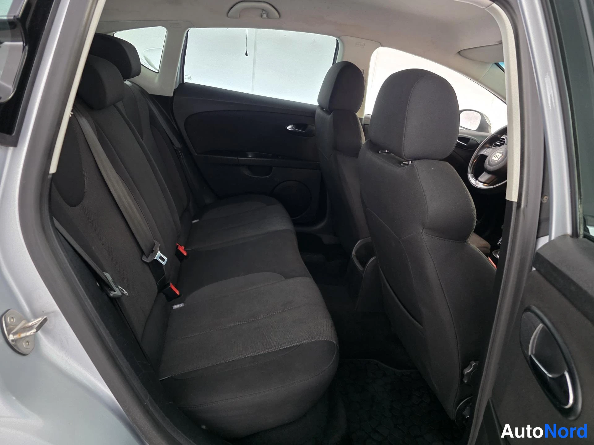 Harmaa Seat Leon 2007, takaistuimet, kuva 15