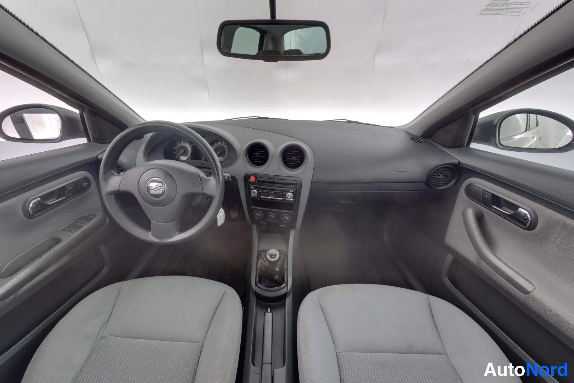 Harmaa Seat Cordoba 2004, ohjaamo, kuva 9