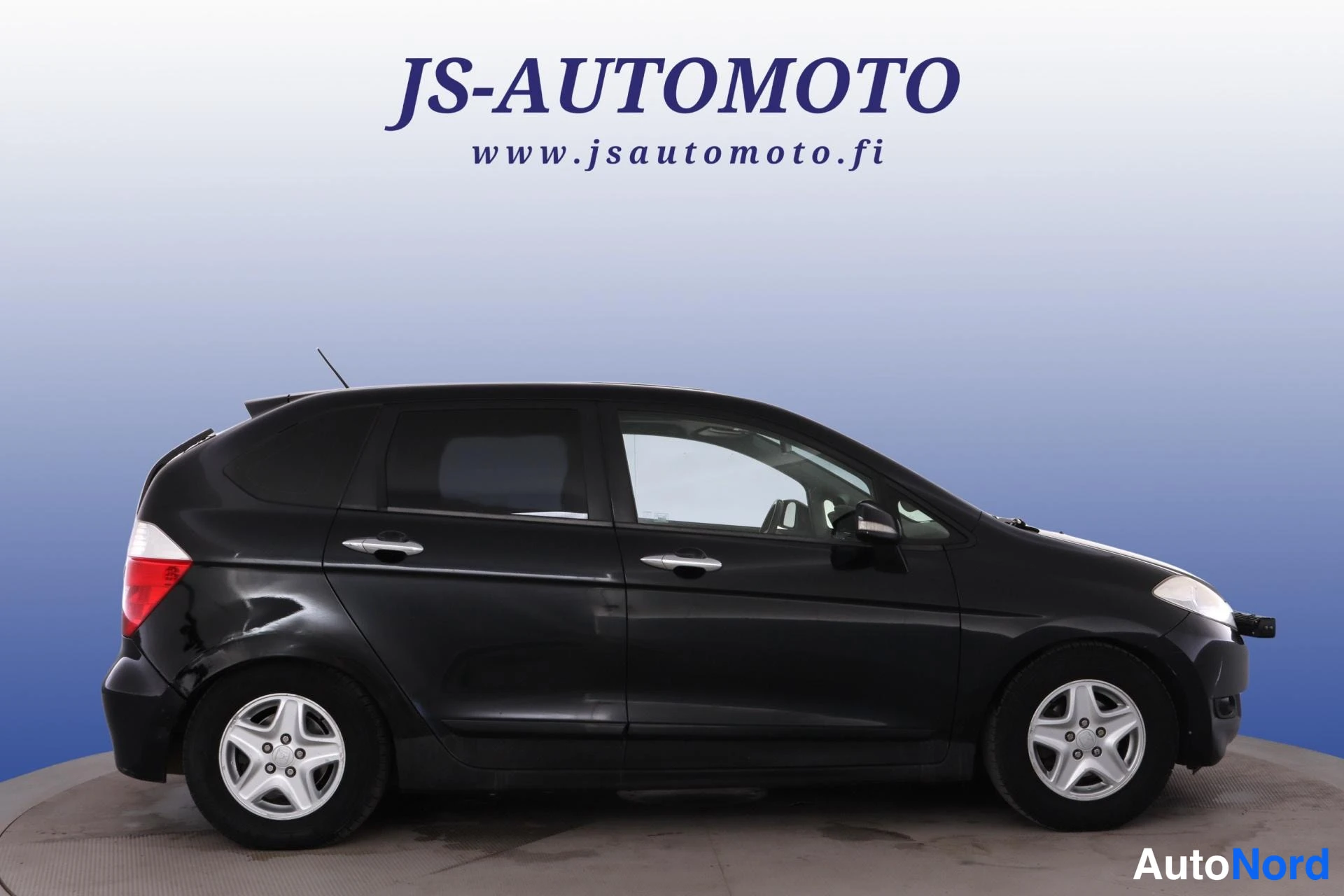 Musta Honda FR-V 2005, sivulta, kuva 3
