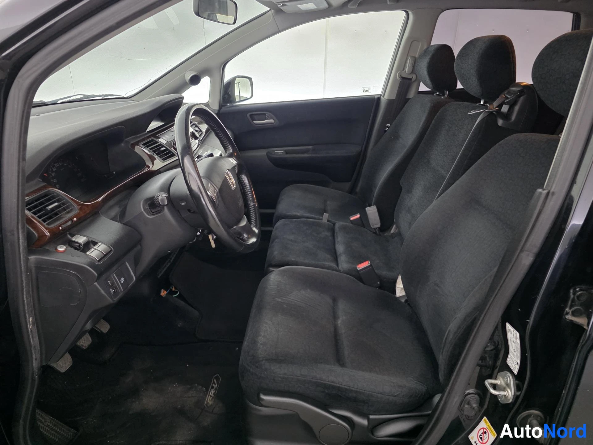 Musta Honda FR-V 2005, etuistuimet, kuva 13
