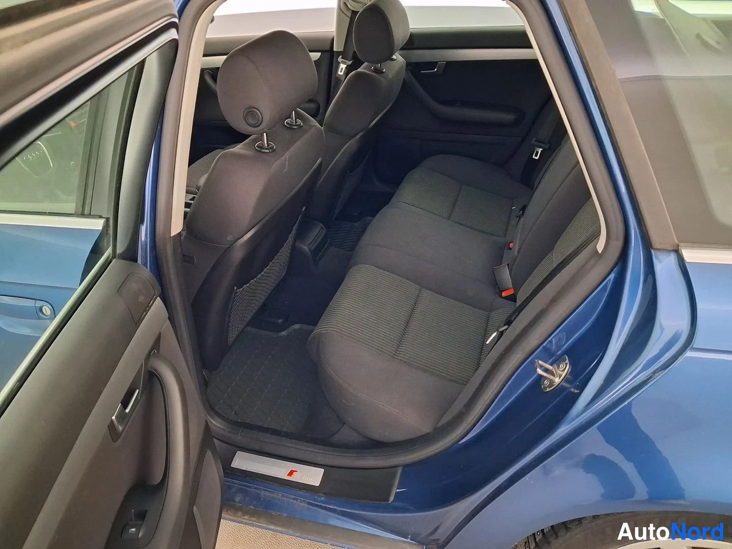 Sininen Audi A4 2008, takaistuimet, kuva 14