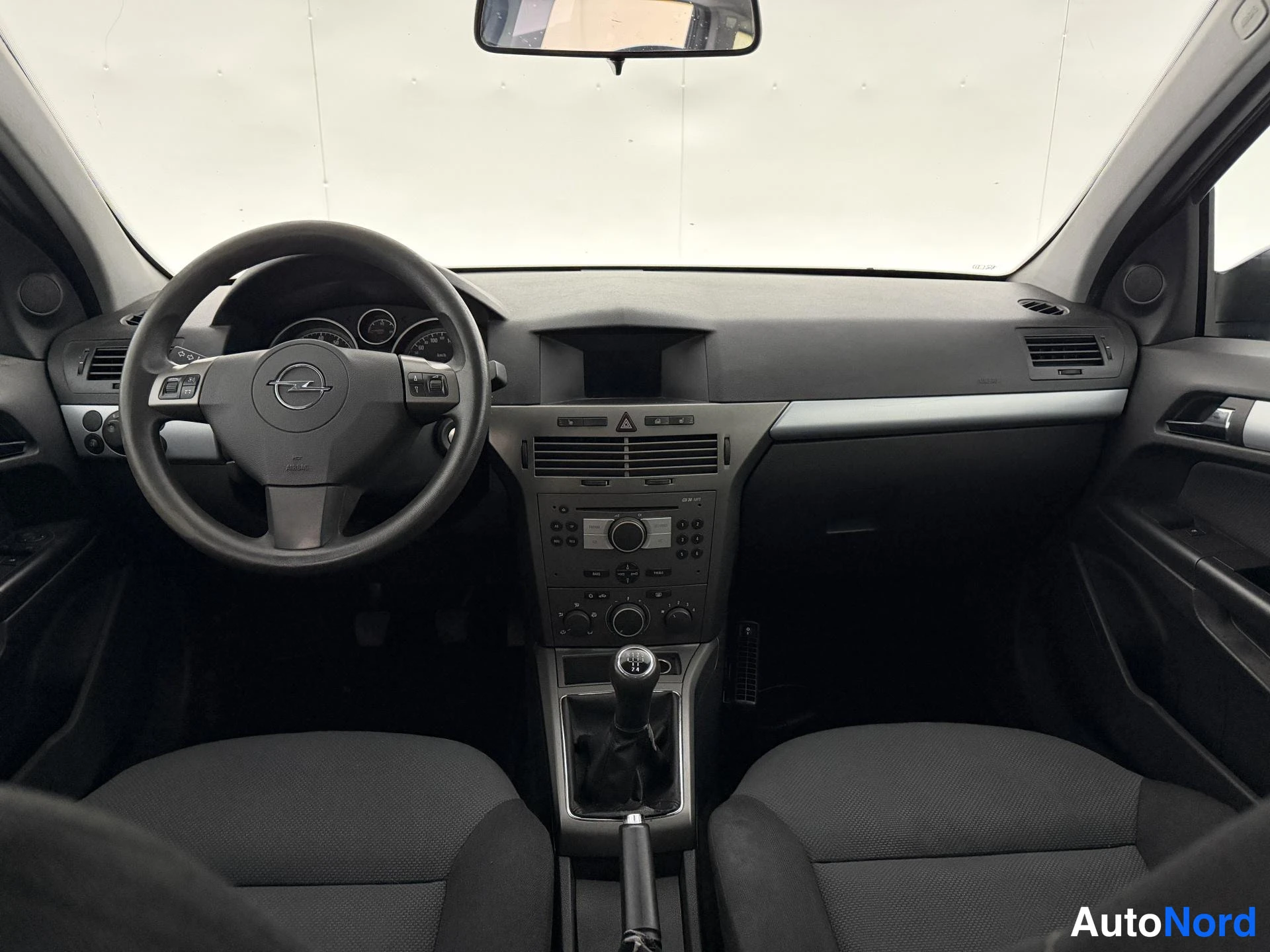 Sininen Opel Astra 2006, ohjaamo, kuva 8