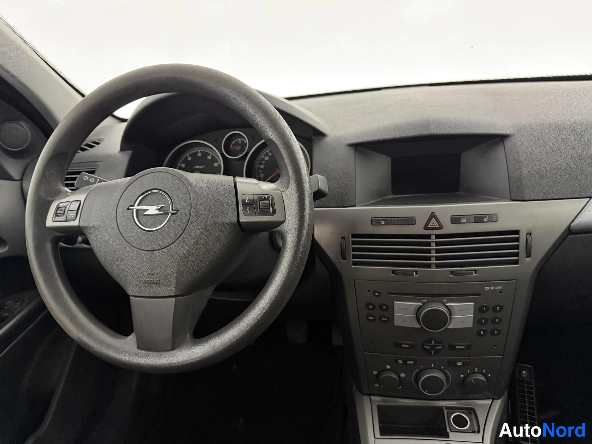 Sininen Opel Astra 2006, ohjaamo, kuva 9