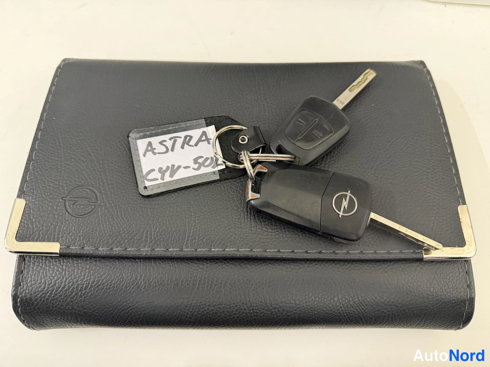 Sininen Opel Astra 2006, yksityiskohta, kuva 16