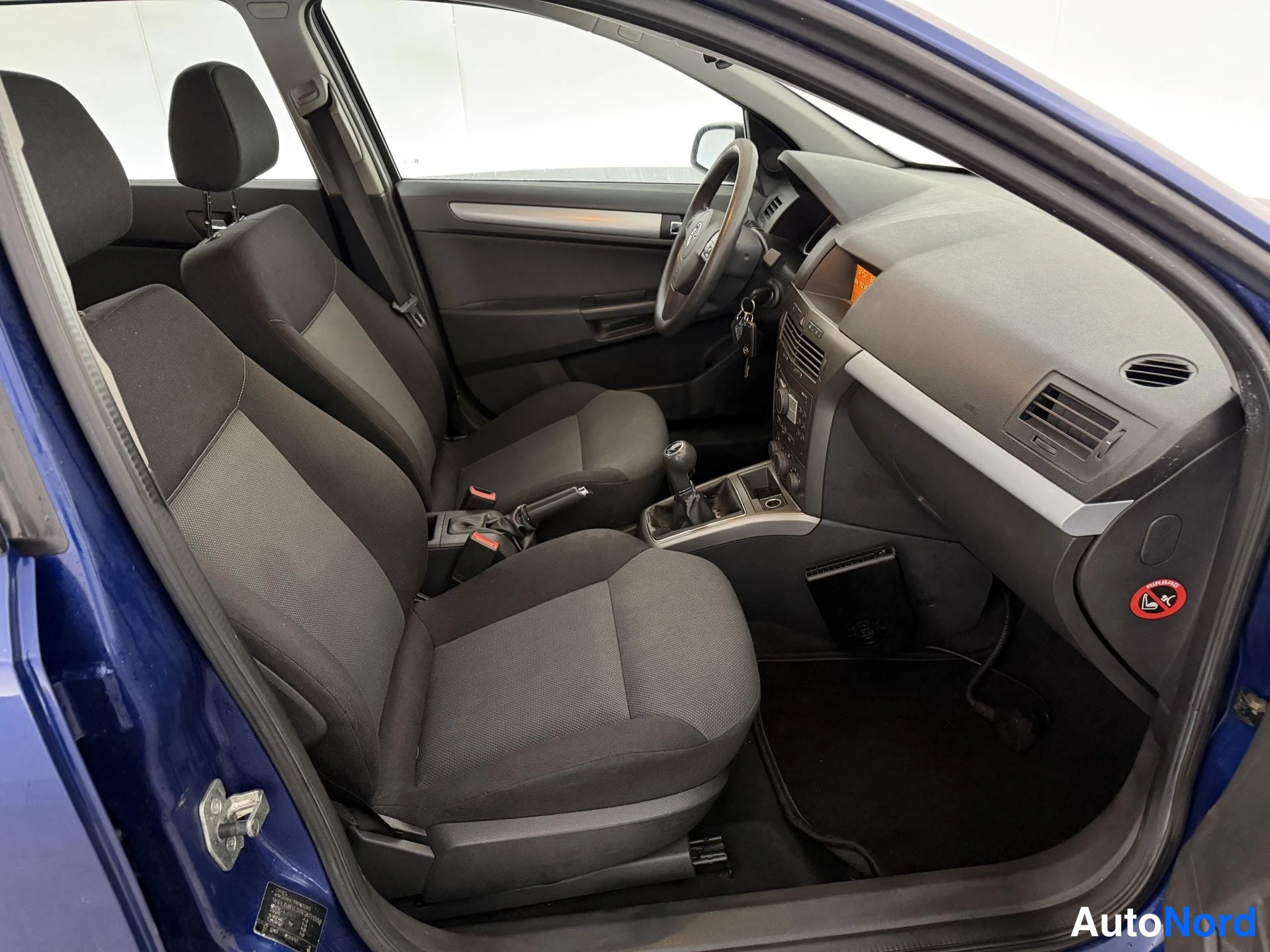 Sininen Opel Astra 2006, etuistuimet, kuva 10