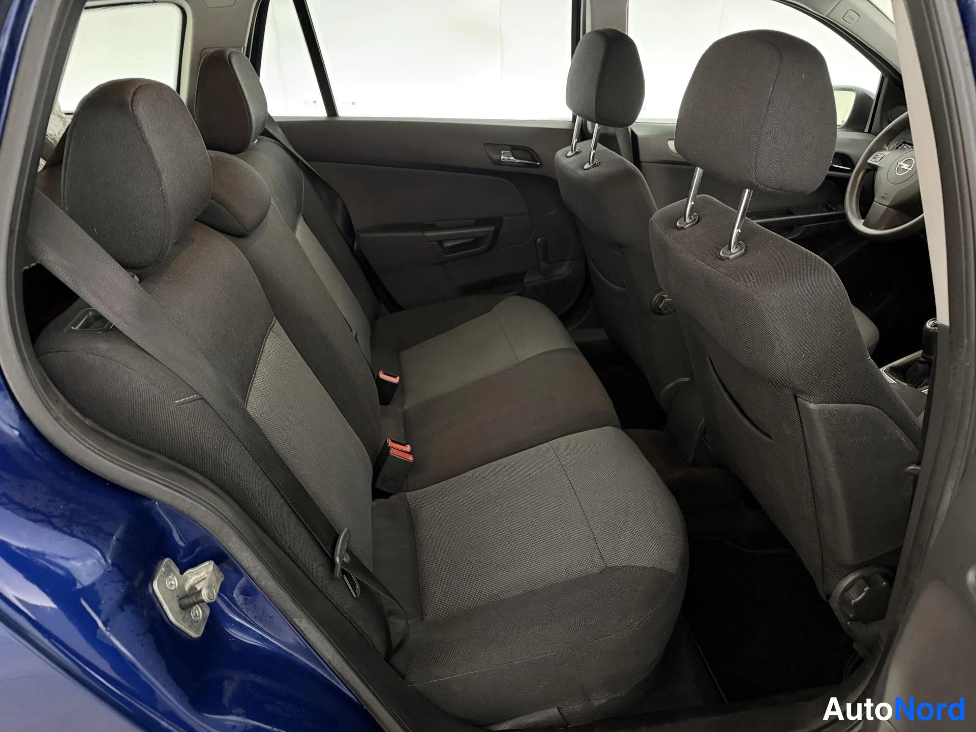 Sininen Opel Astra 2006, takaistuimet, kuva 12