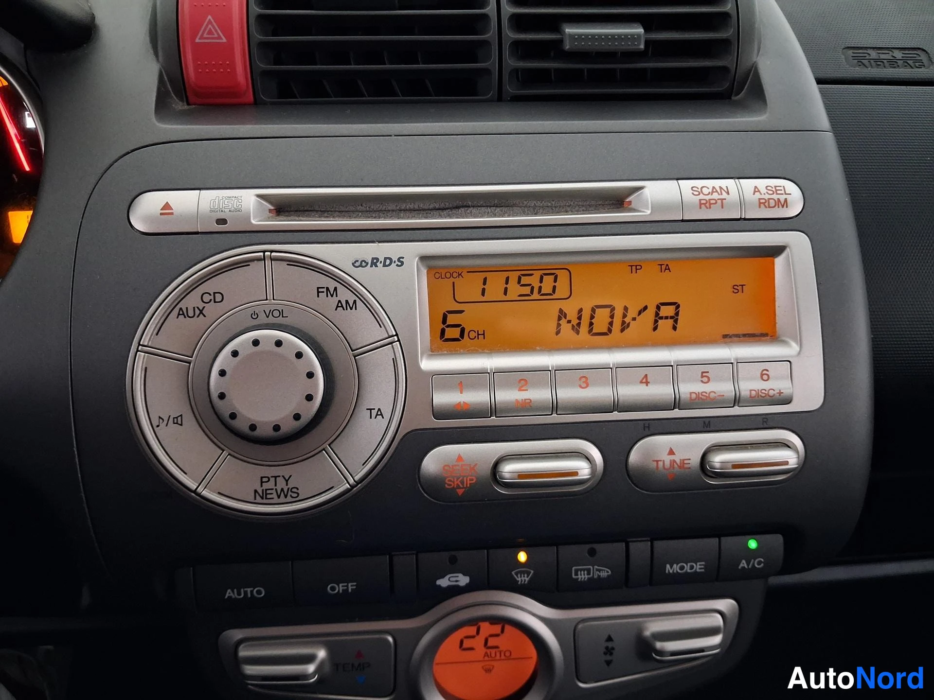Punainen Honda Jazz 2007, yksityiskohta, kuva 17