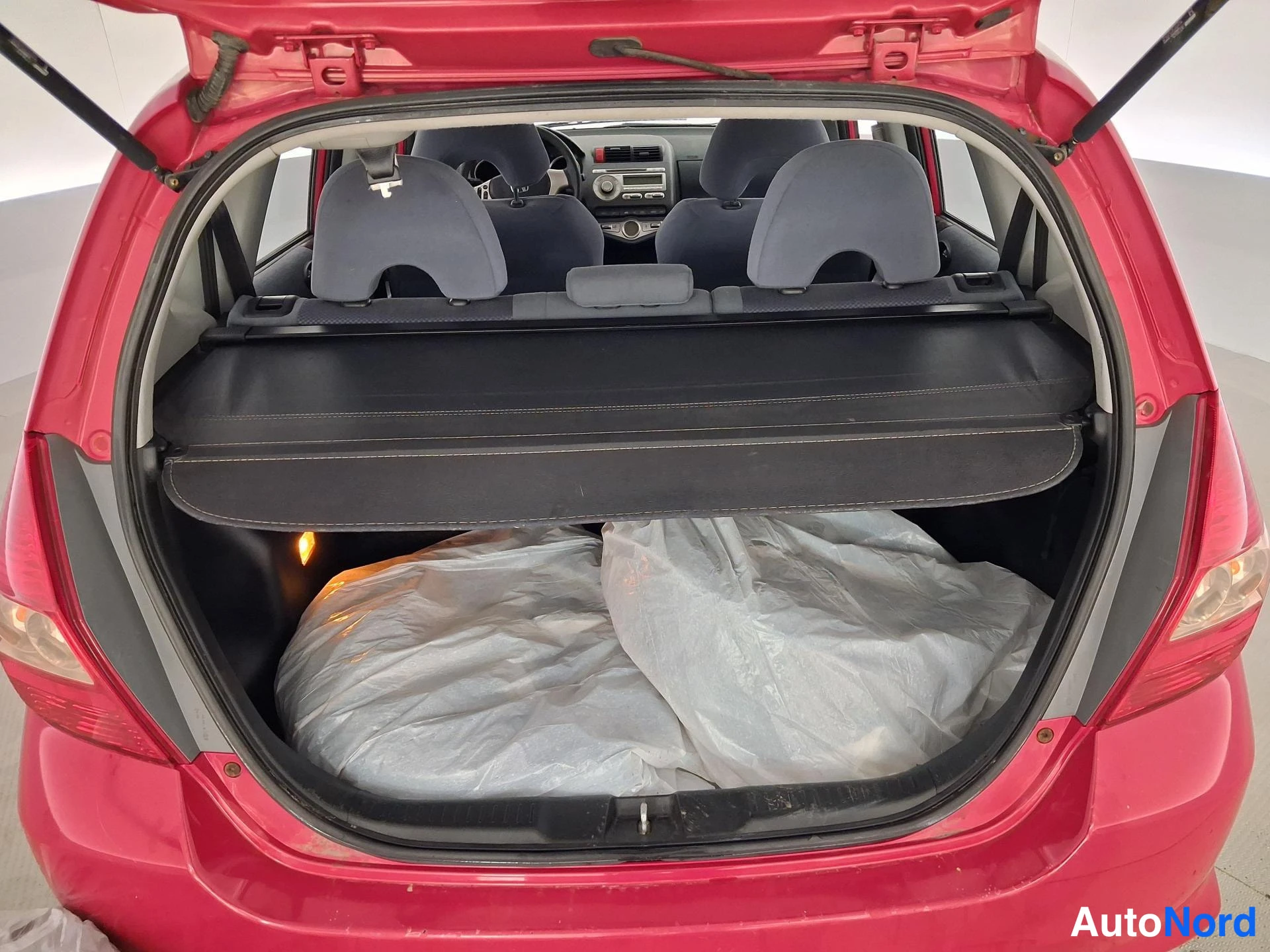 Punainen Honda Jazz 2007, tavaratila, kuva 15