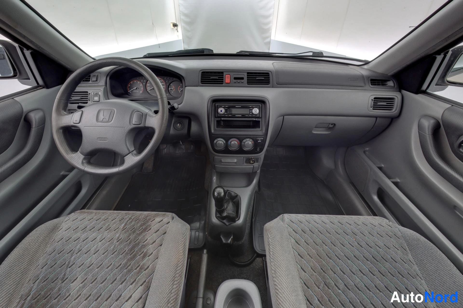 Beige Honda CR-V 1999, förarplats, bild 8