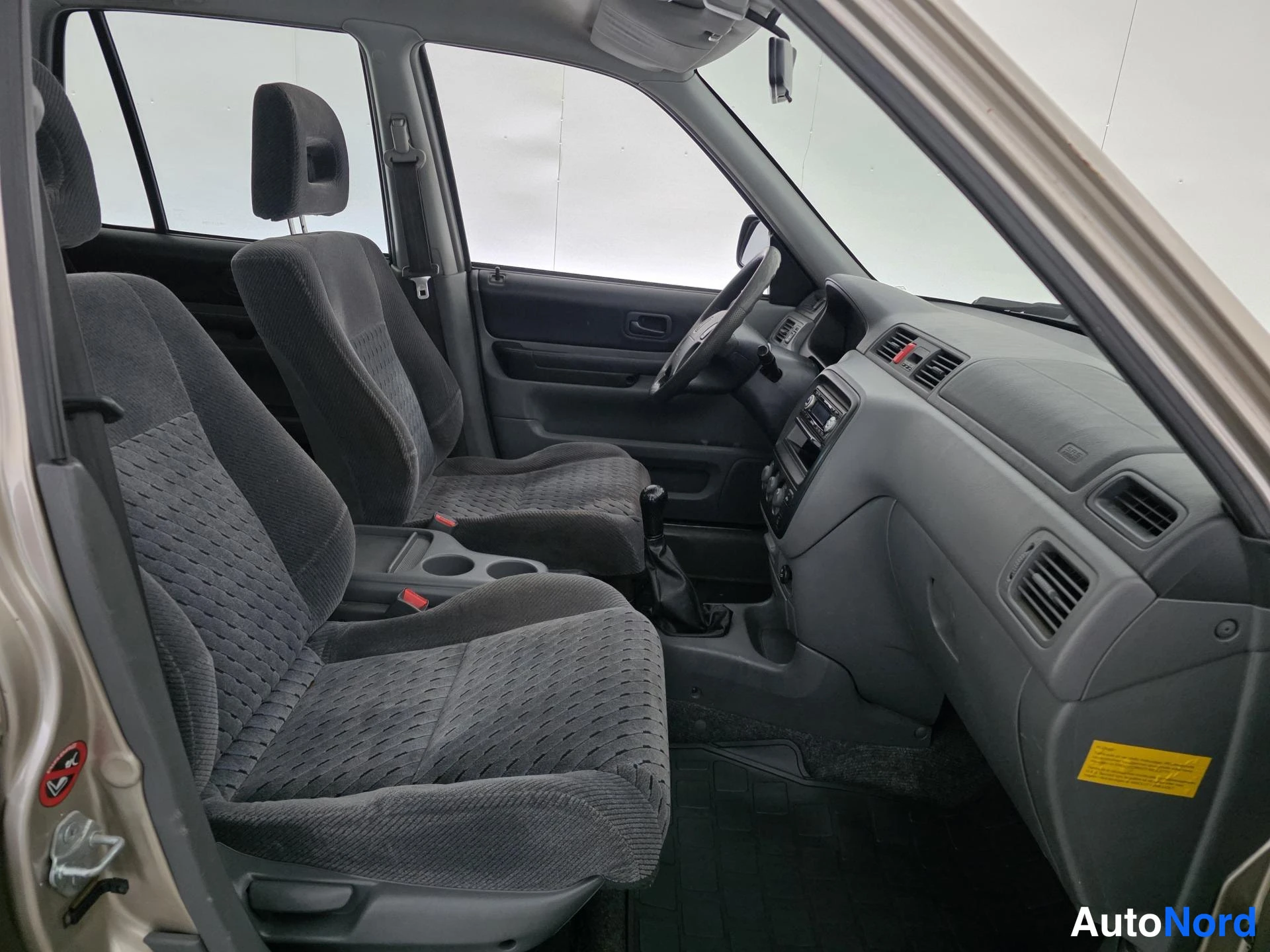 Beige Honda CR-V 1999, förarplats, bild 7