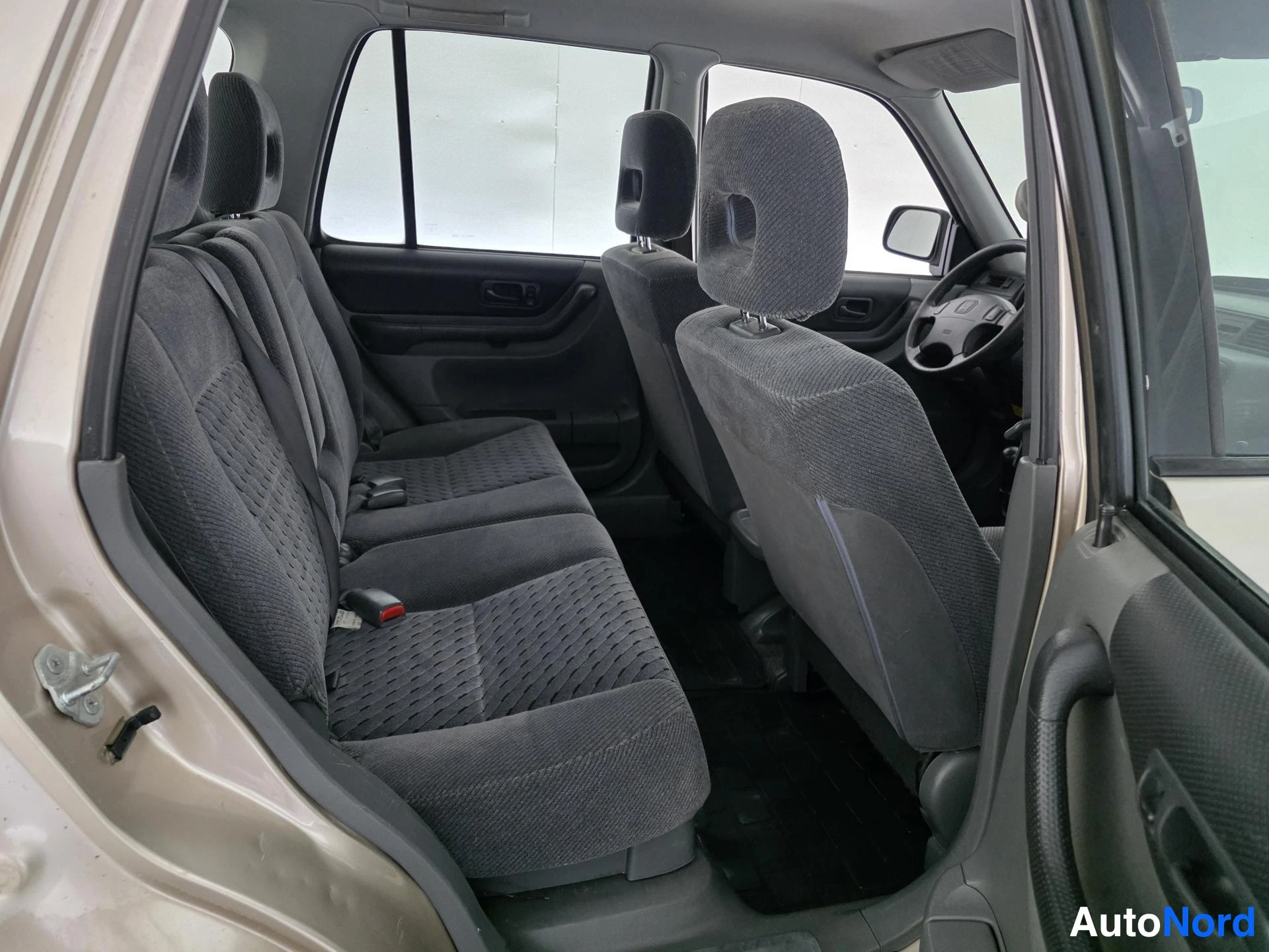 Beige Honda CR-V 1999, baksäten, bild 14