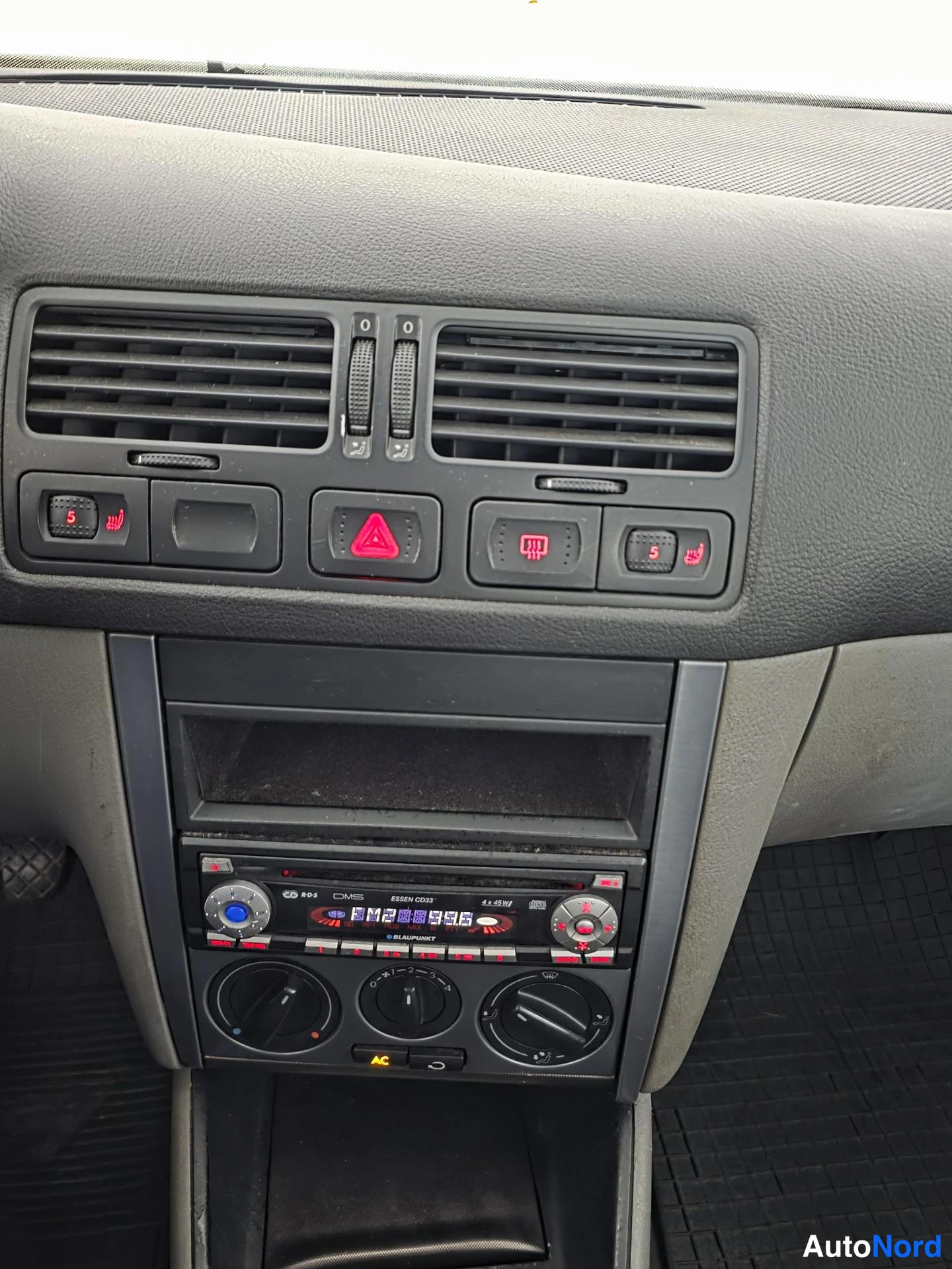Beige Volkswagen Bora 2004, ohjaamo, kuva 11