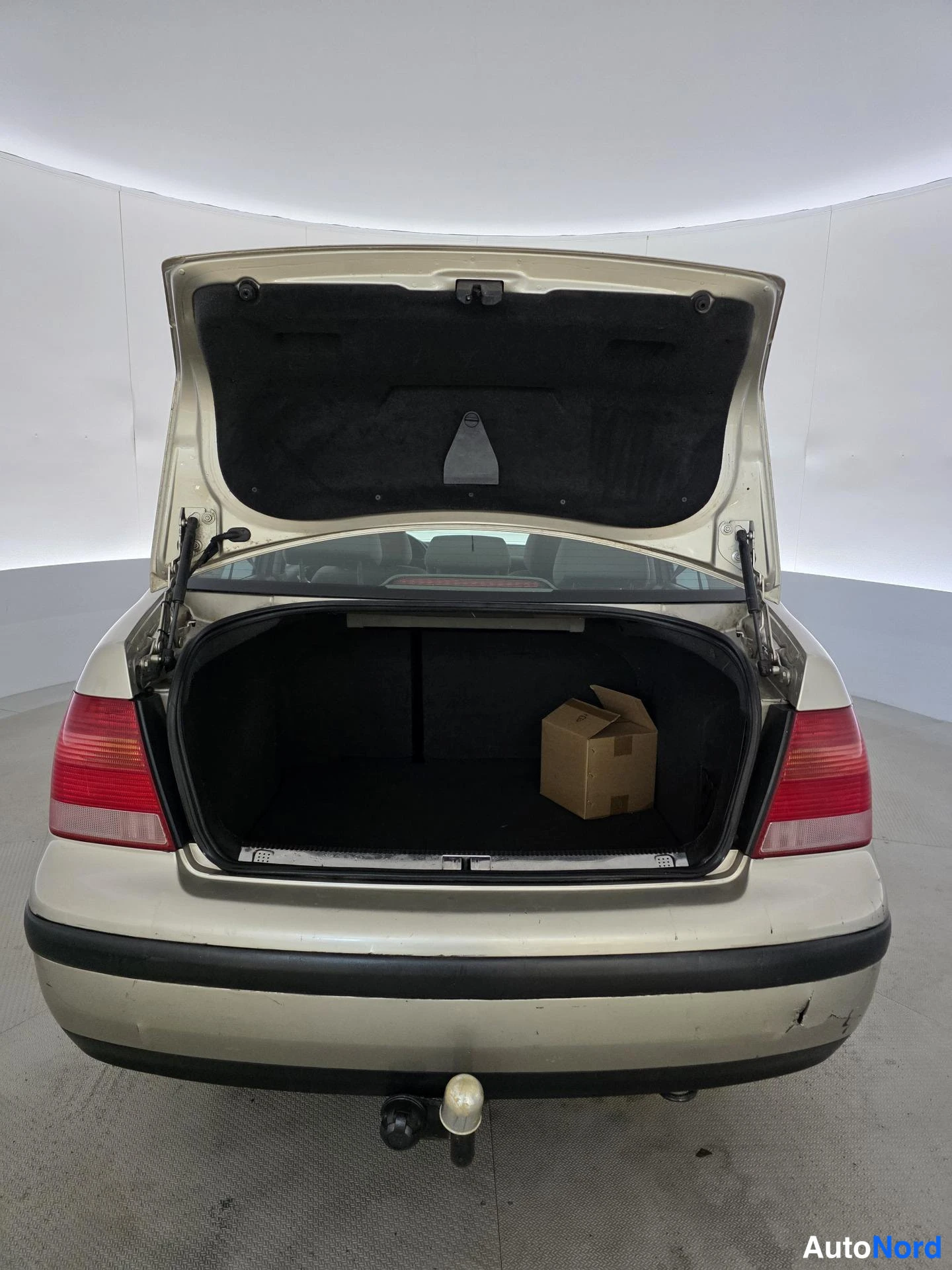Beige Volkswagen Bora 2004, tavaratila, kuva 15