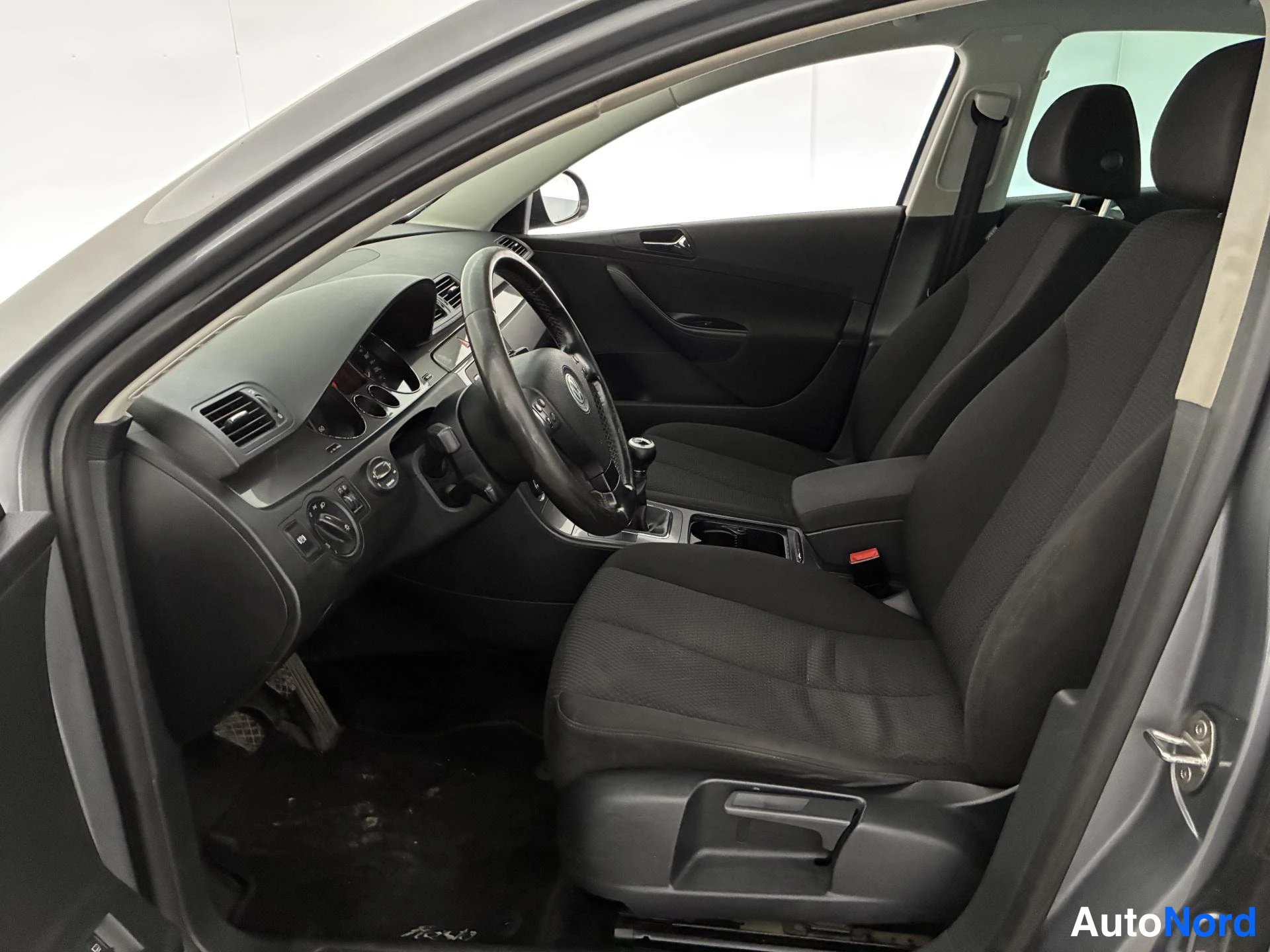 Harmaa Volkswagen Passat 2007, ohjaamo, kuva 10