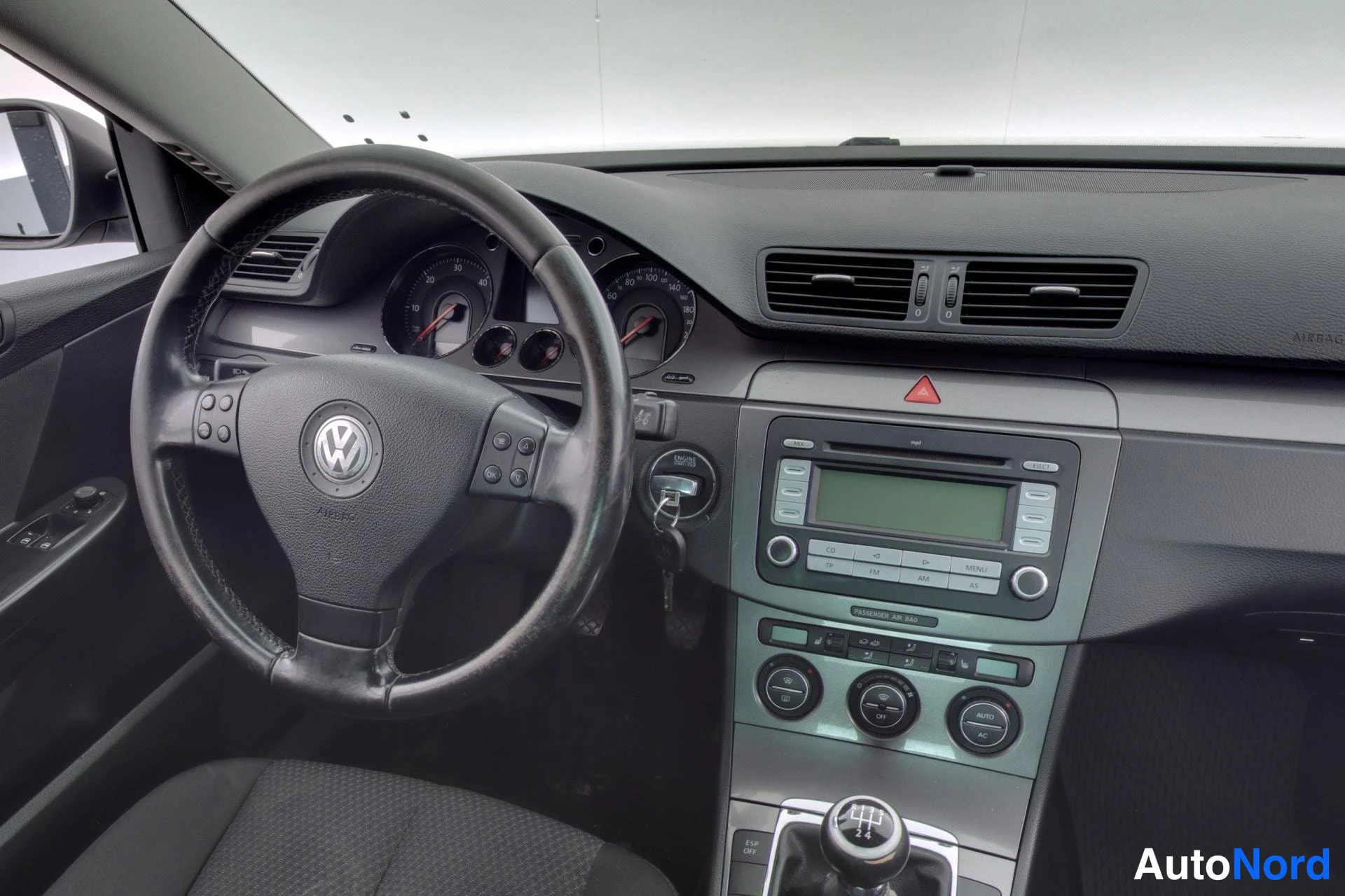 Harmaa Volkswagen Passat 2007, ohjaamo, kuva 8