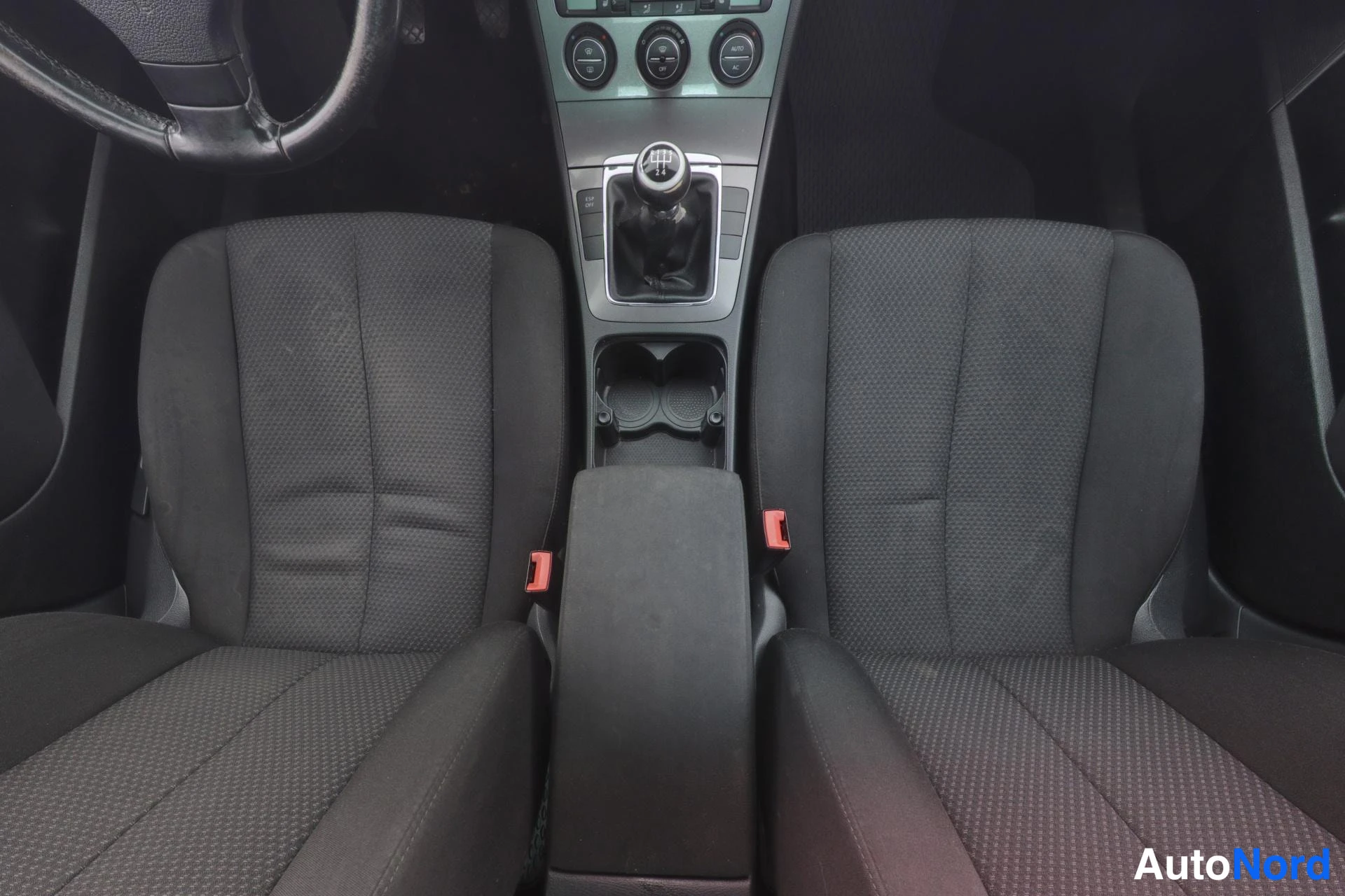 Harmaa Volkswagen Passat 2007, etuistuimet, kuva 11