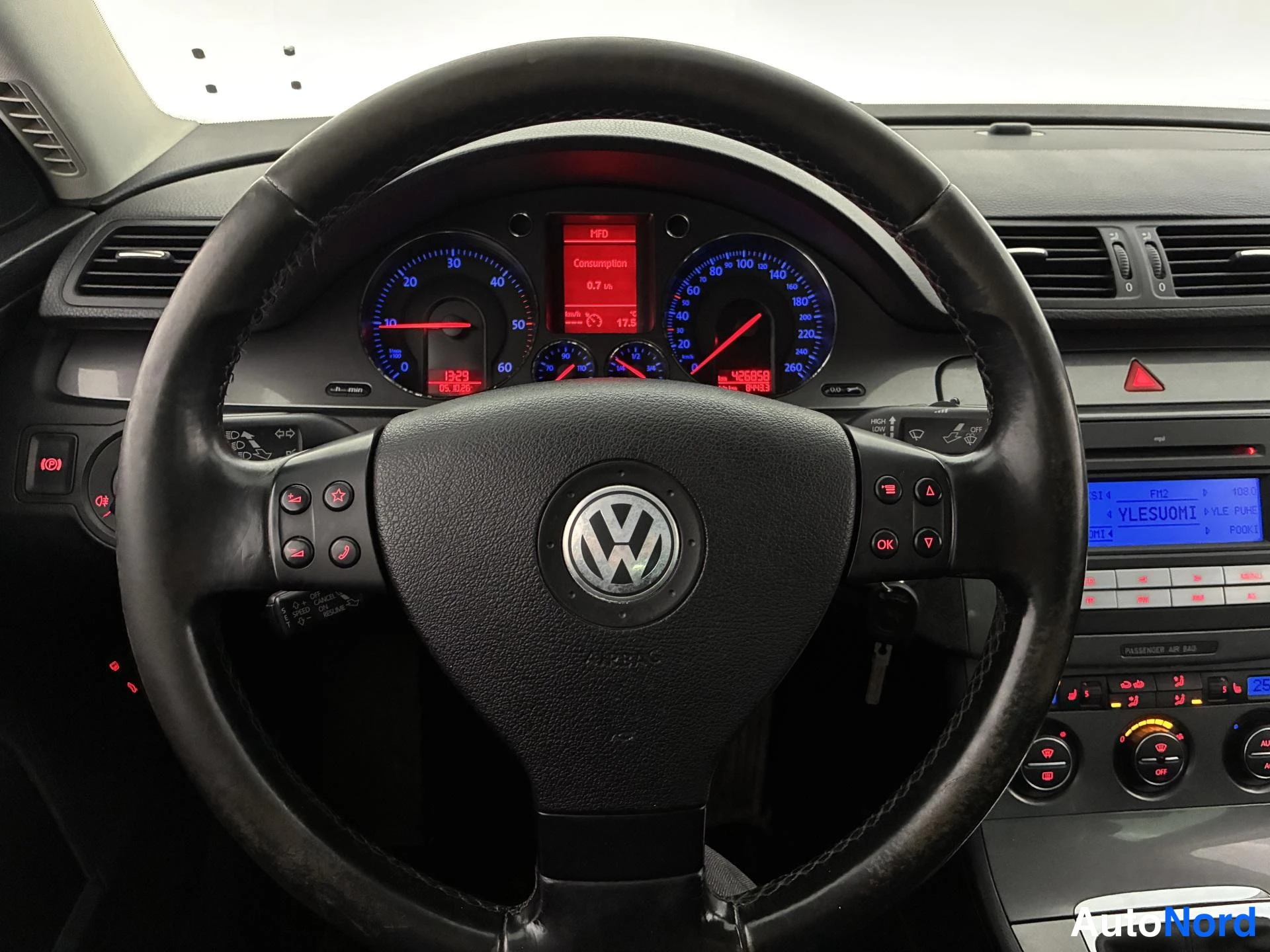 Harmaa Volkswagen Passat 2007, ohjaamo, kuva 9