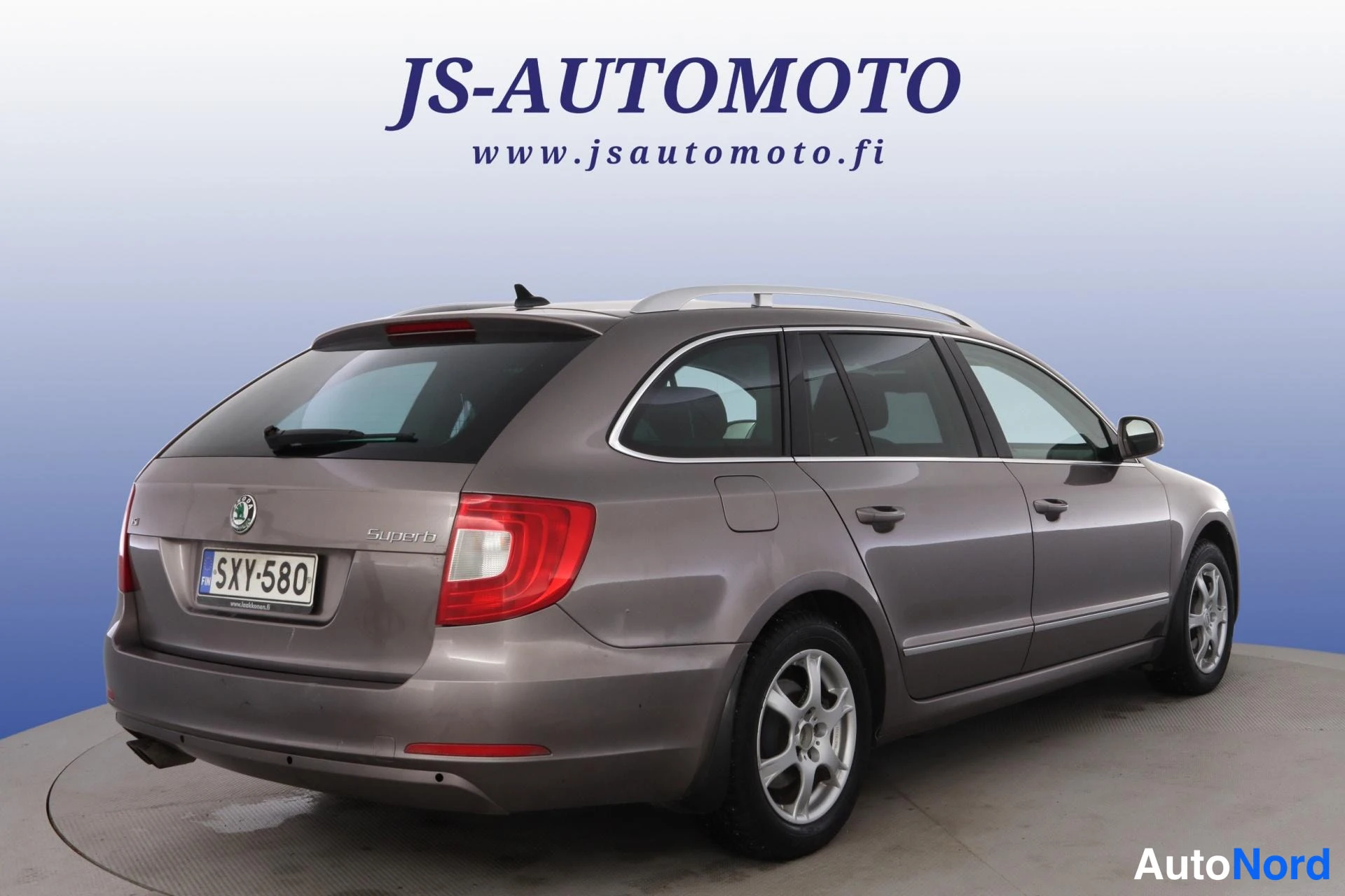 Harmaa Skoda Superb 2010, takaviisto, kuva 5