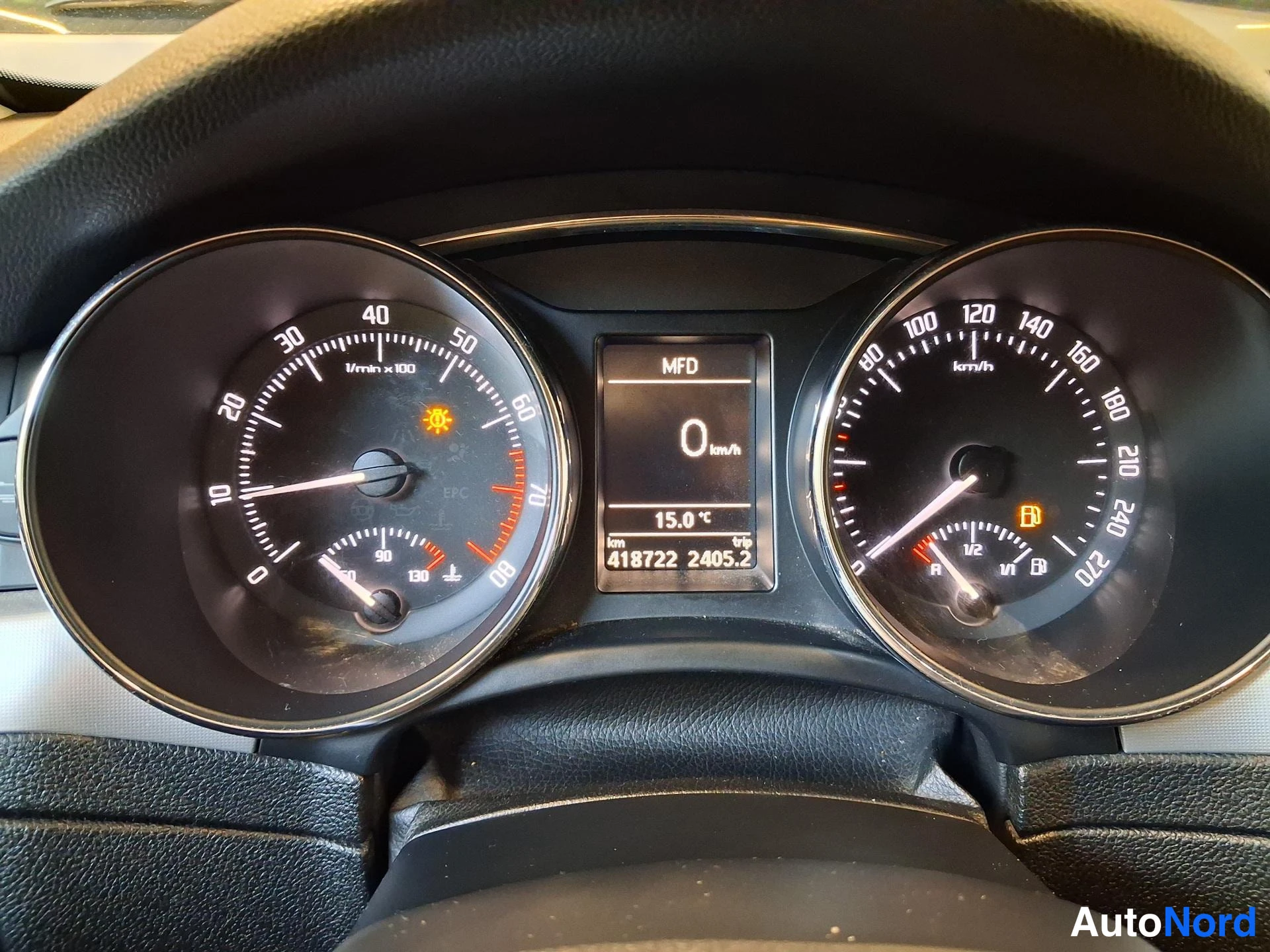Harmaa Skoda Superb 2010, yksityiskohta, kuva 15