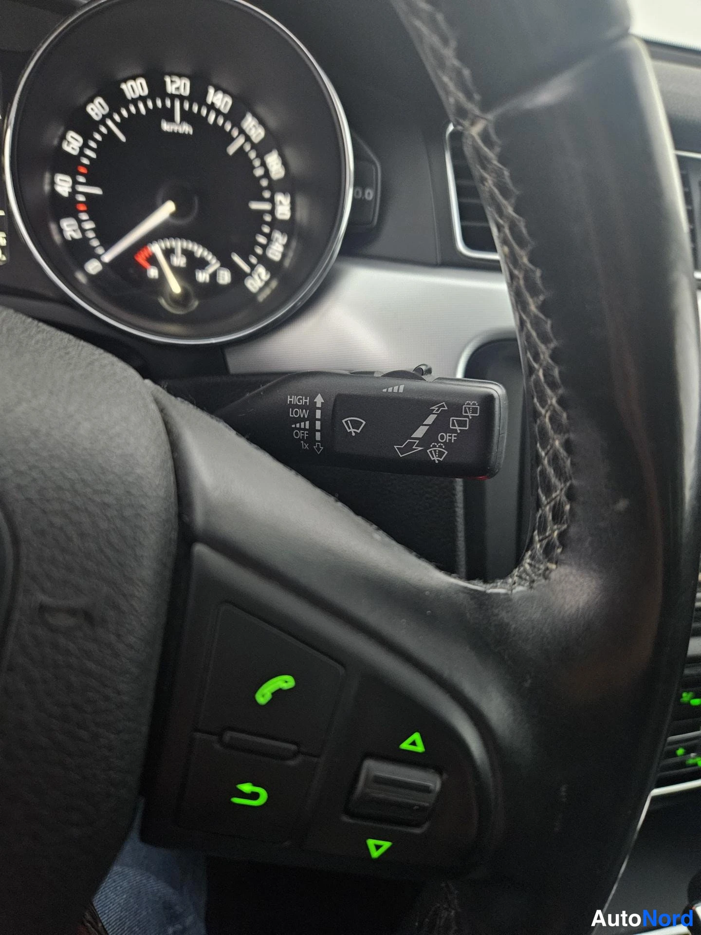 Harmaa Skoda Superb 2010, yksityiskohta, kuva 18