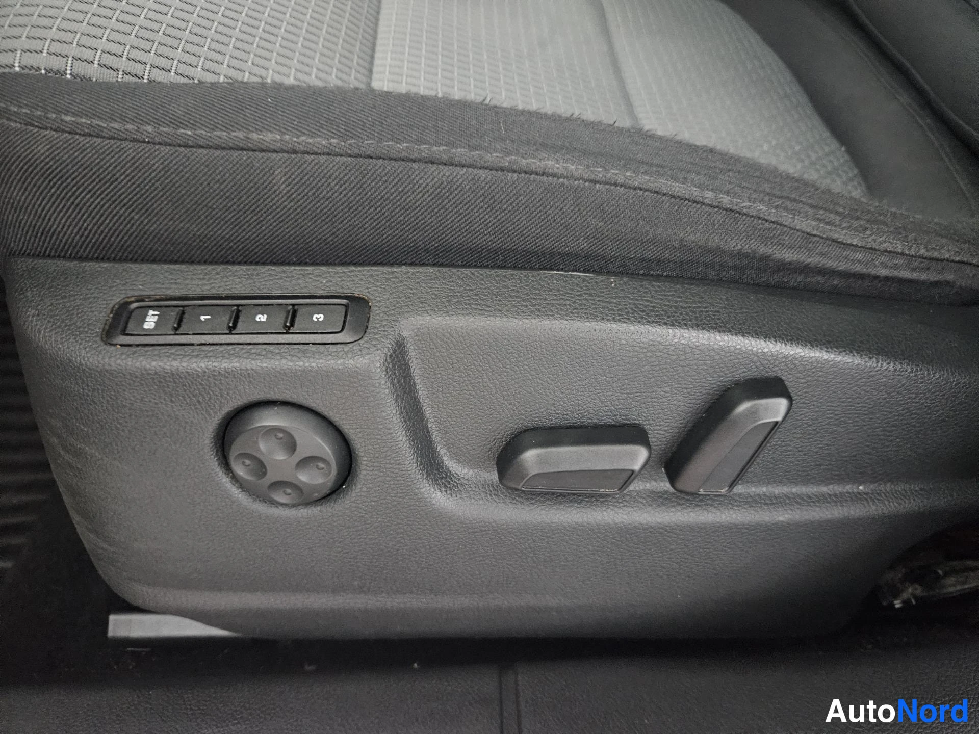 Harmaa Skoda Superb 2010, yksityiskohta, kuva 20