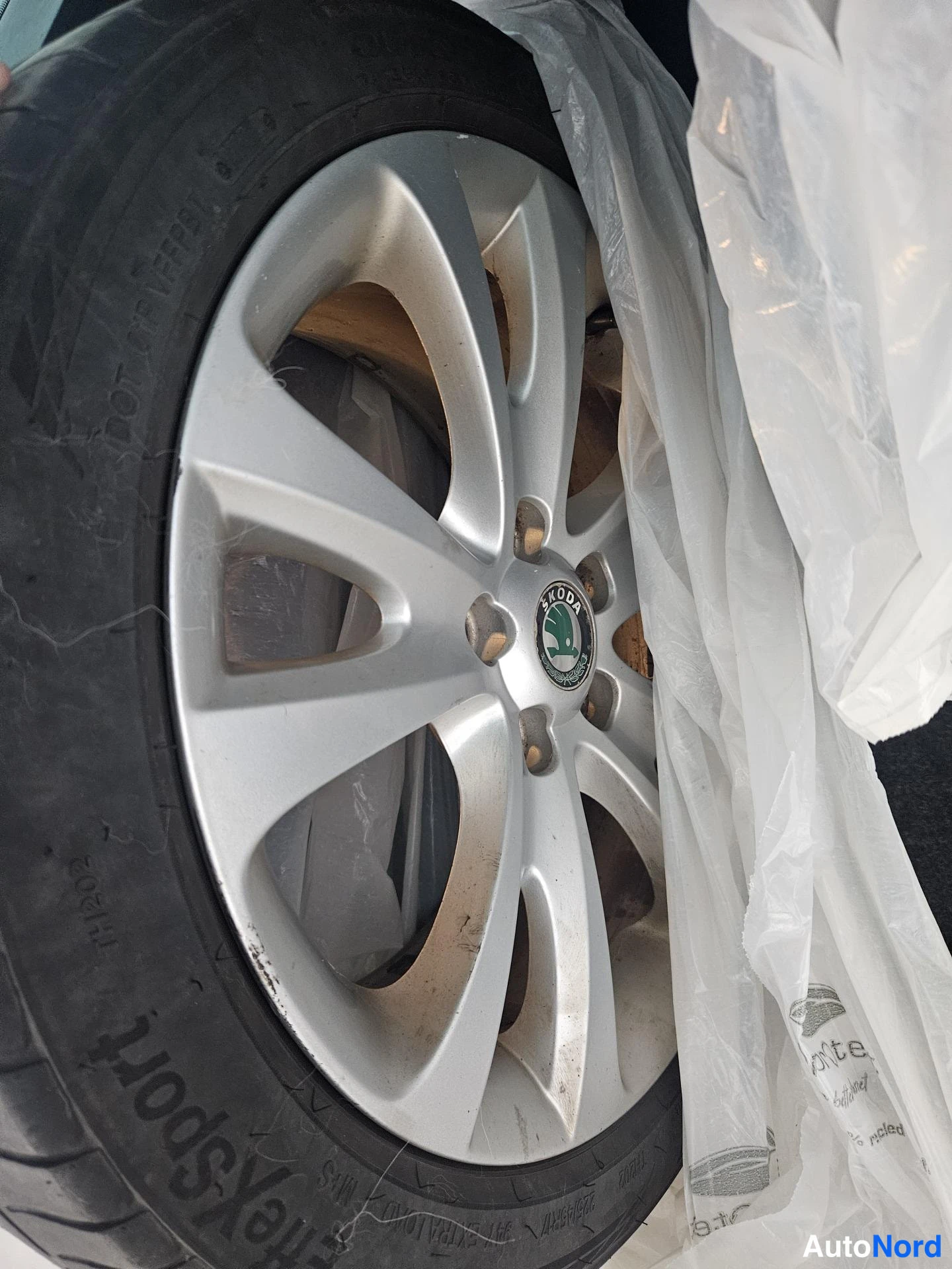 Harmaa Skoda Superb 2010, yksityiskohta, kuva 22