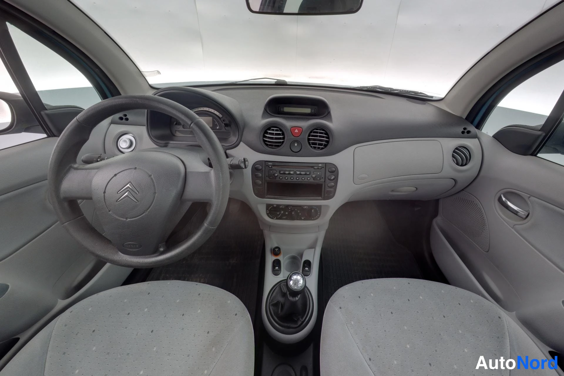 Sininen Citroen C3 2005, ohjaamo, kuva 9