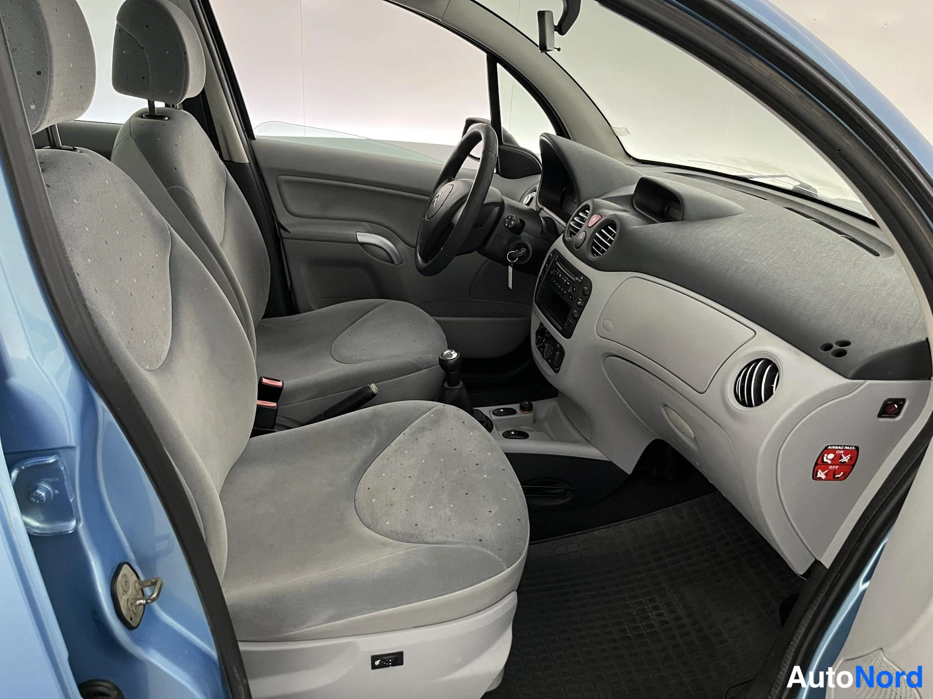 Sininen Citroen C3 2005, ohjaamo, kuva 8