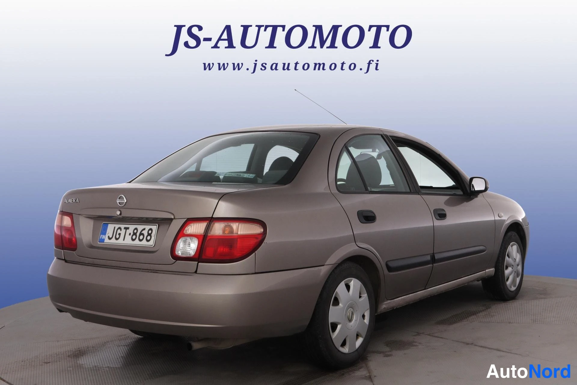 Beige Nissan Almera 2007, snett bakifrån, bild 5