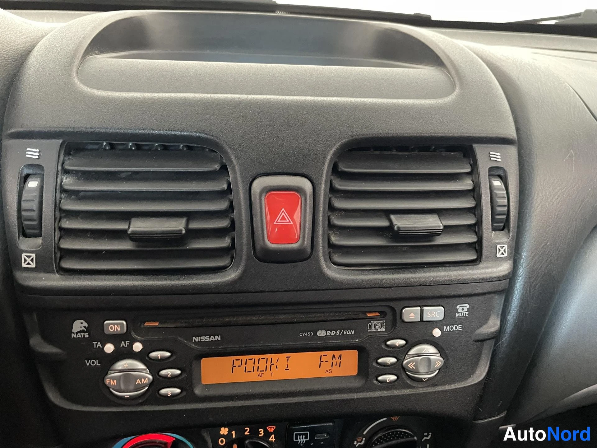 Beige Nissan Almera 2007, detalj, bild 16