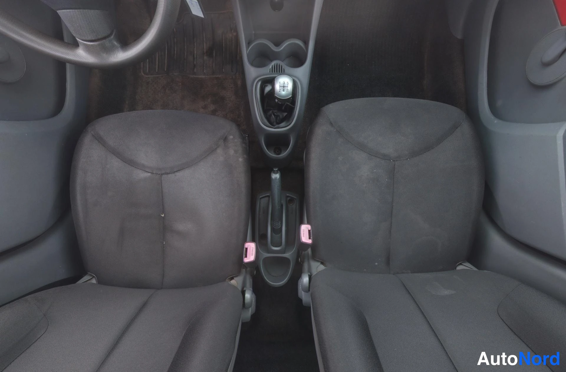 Punainen Toyota Aygo 2008, etuistuimet, kuva 11