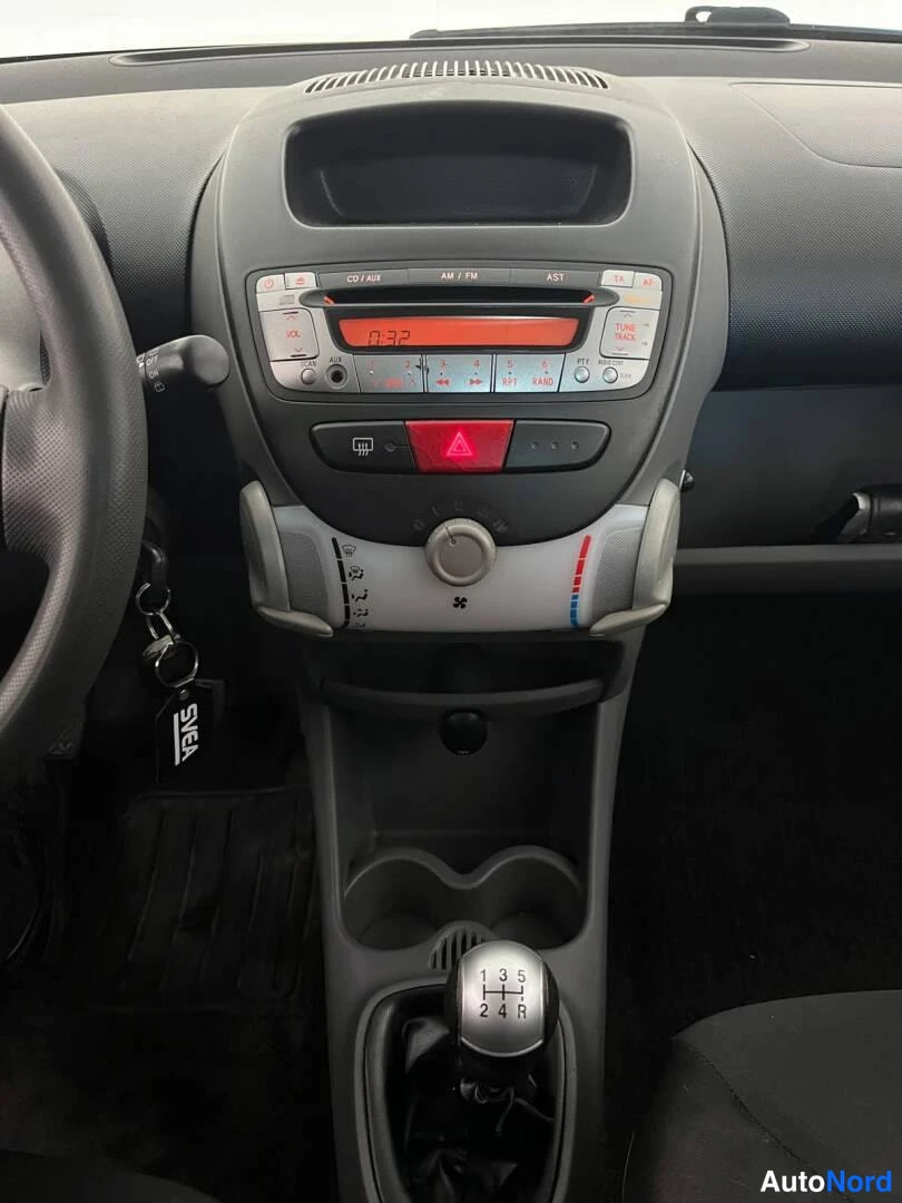 Punainen Toyota Aygo 2008, yksityiskohta, kuva 13