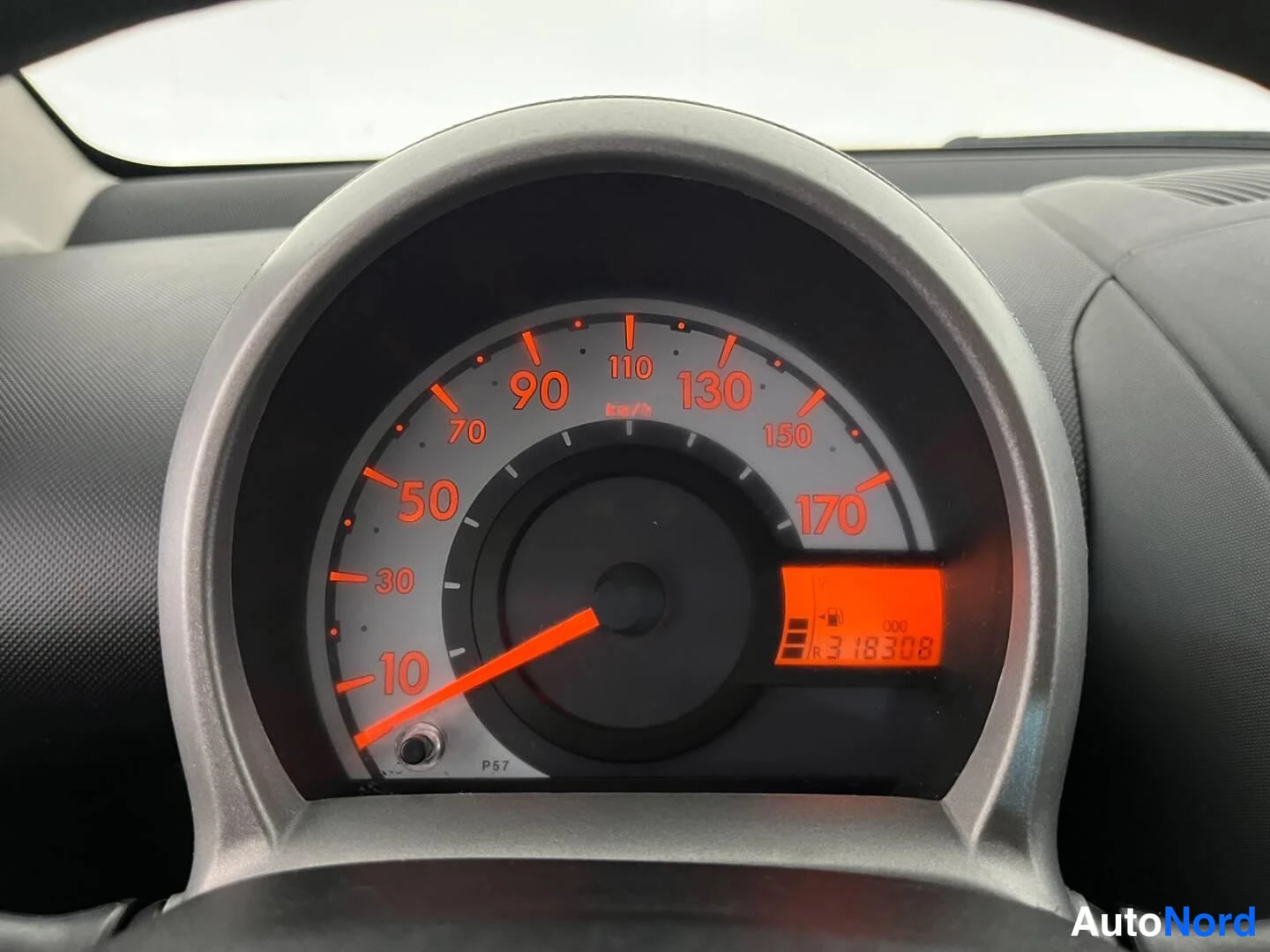 Punainen Toyota Aygo 2008, yksityiskohta, kuva 14